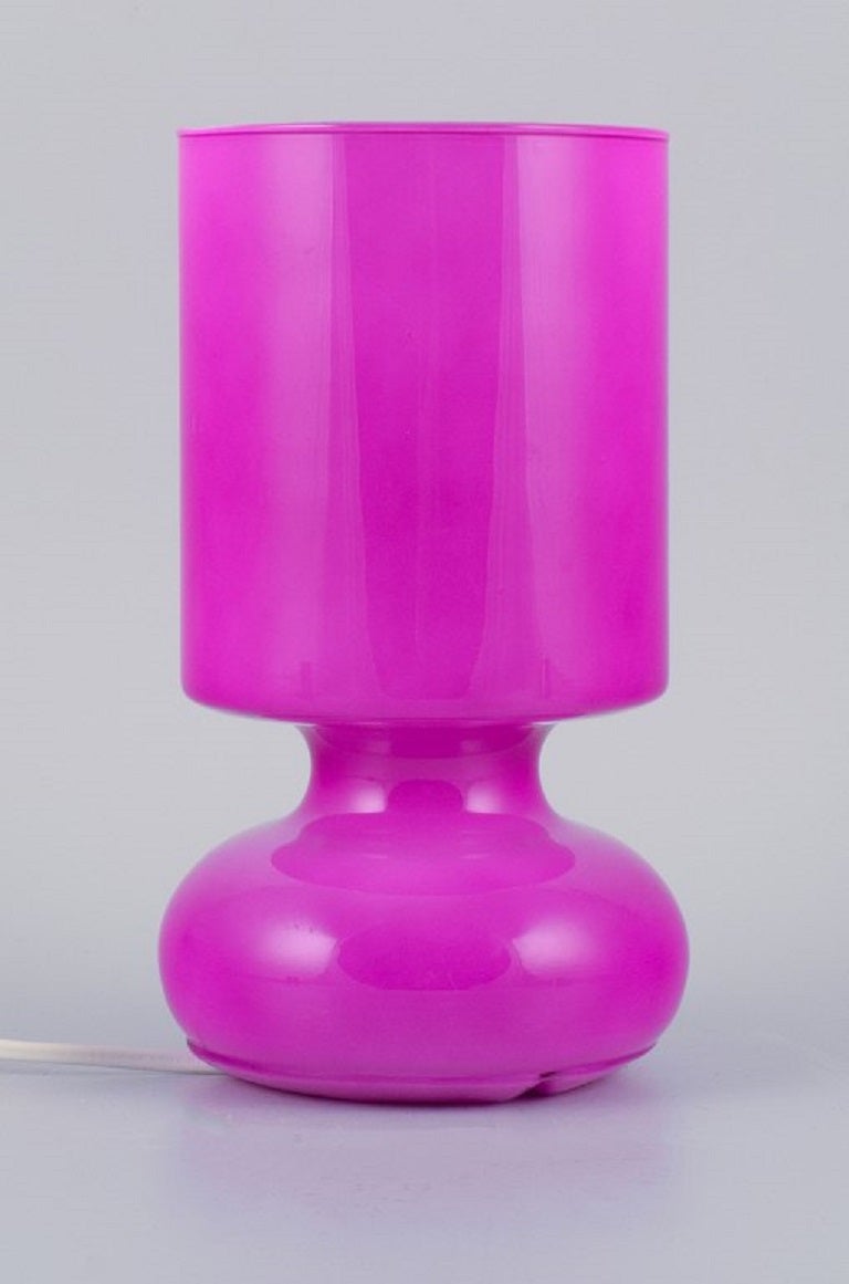 Scandinavian designer, table lamp in pink glass. Late 1900s. For Sale