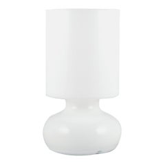 Skandinavische Designerin, Tischlampe aus weißem Glas, späte 1900er Jahre
