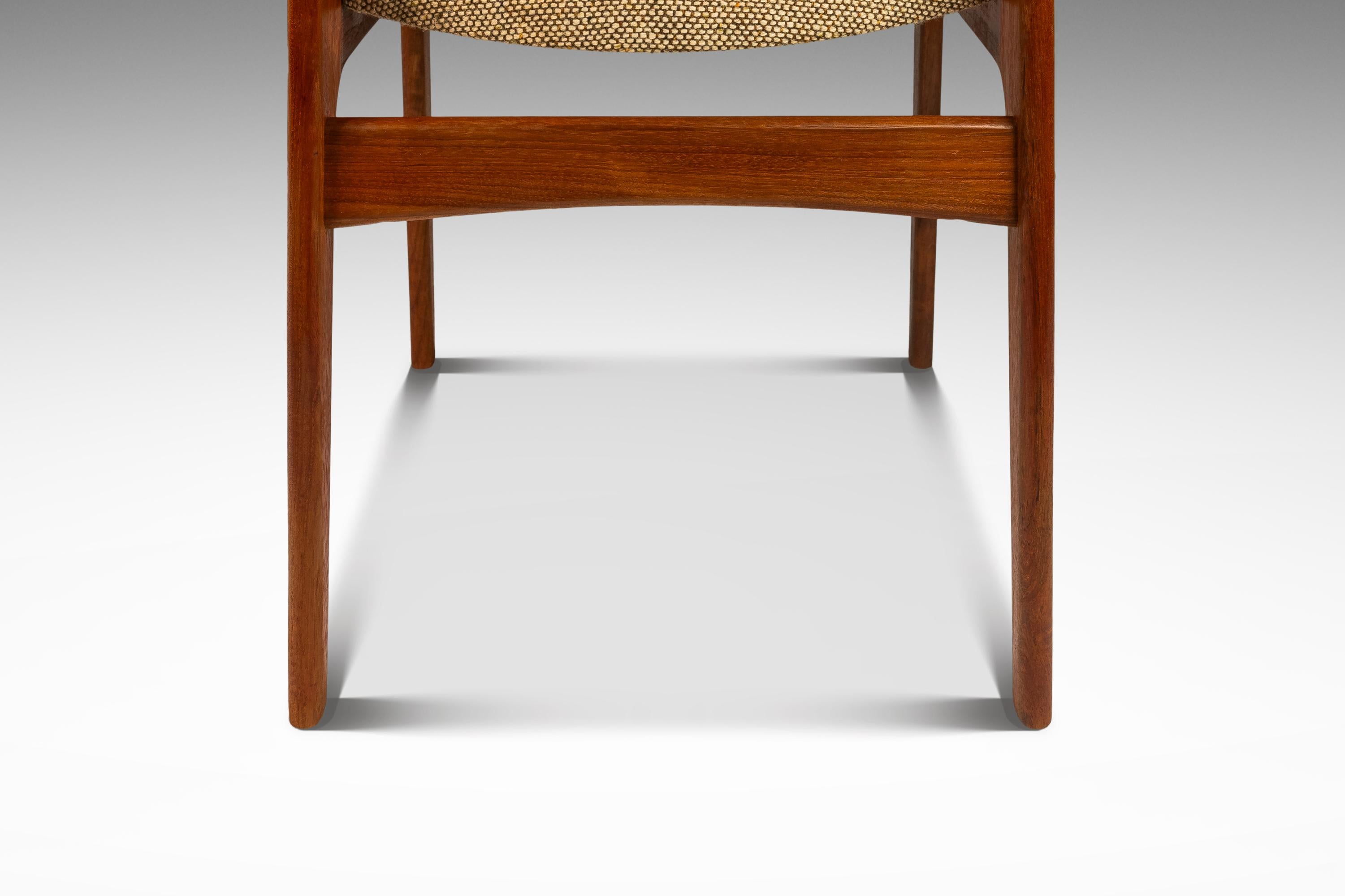 Sedia da scrivania scandinava in teak massiccio e tessuto originale di C.A.I.C., anni '70 circa. in vendita 3