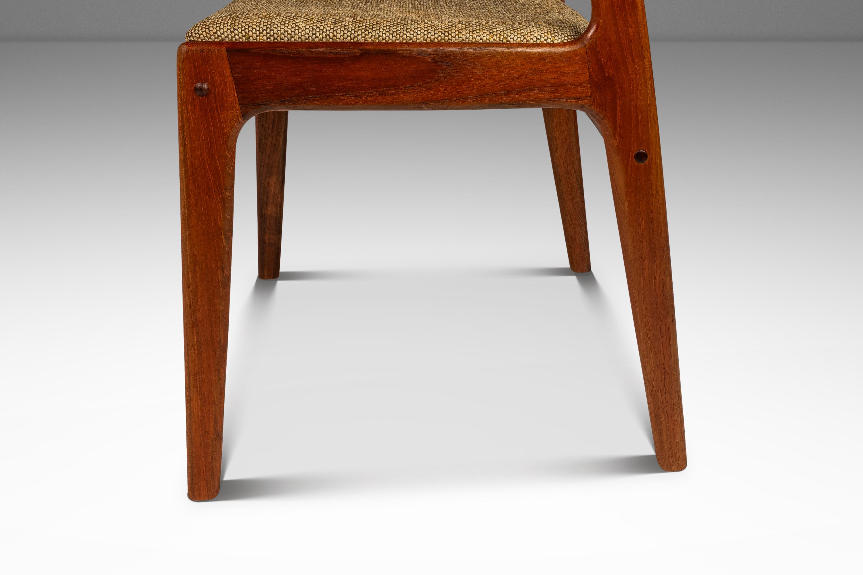 Sedia da scrivania scandinava in teak massiccio e tessuto originale di C.A.I.C., anni '70 circa. in vendita 4