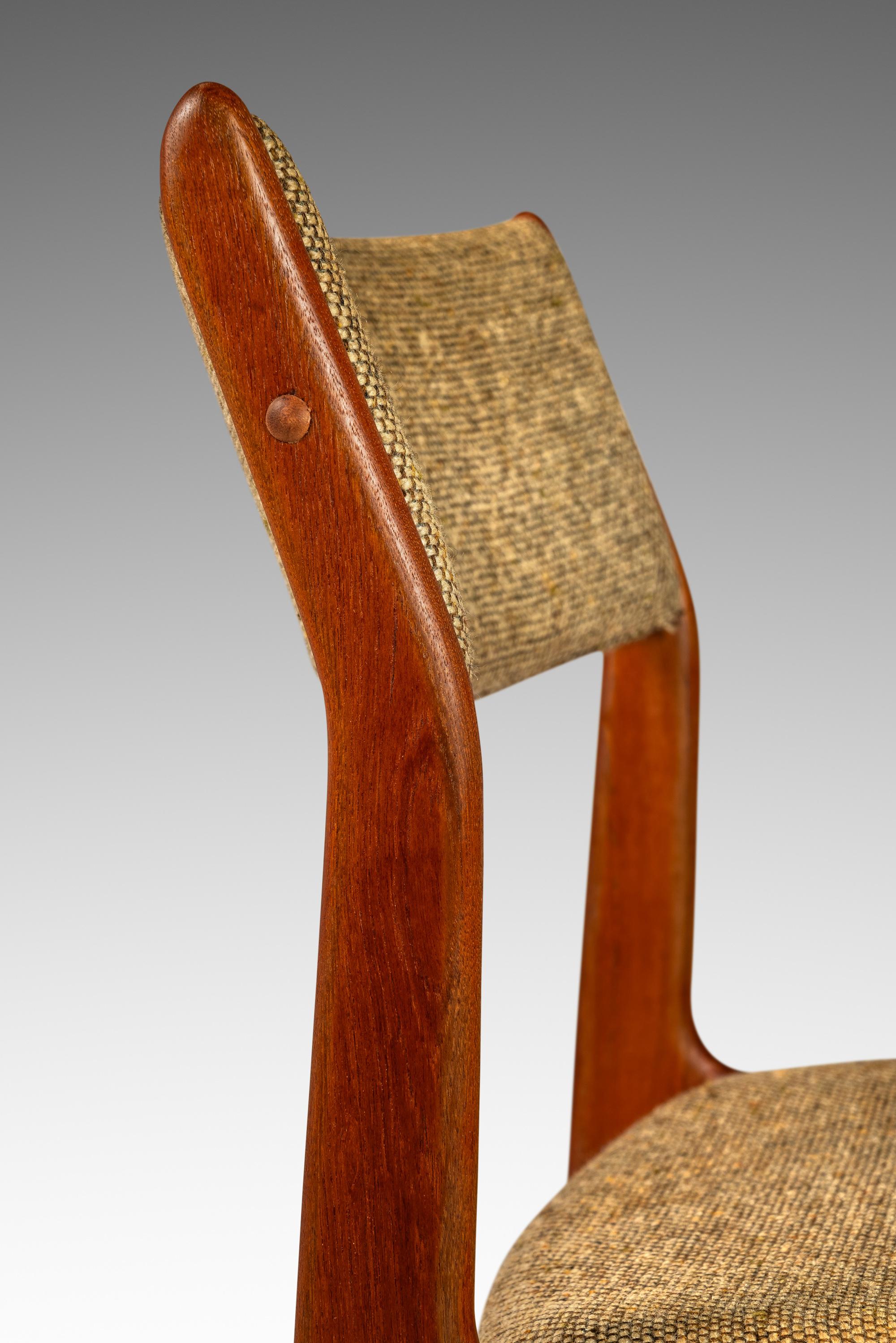 Sedia da scrivania scandinava in teak massiccio e tessuto originale di C.A.I.C., anni '70 circa. in vendita 6