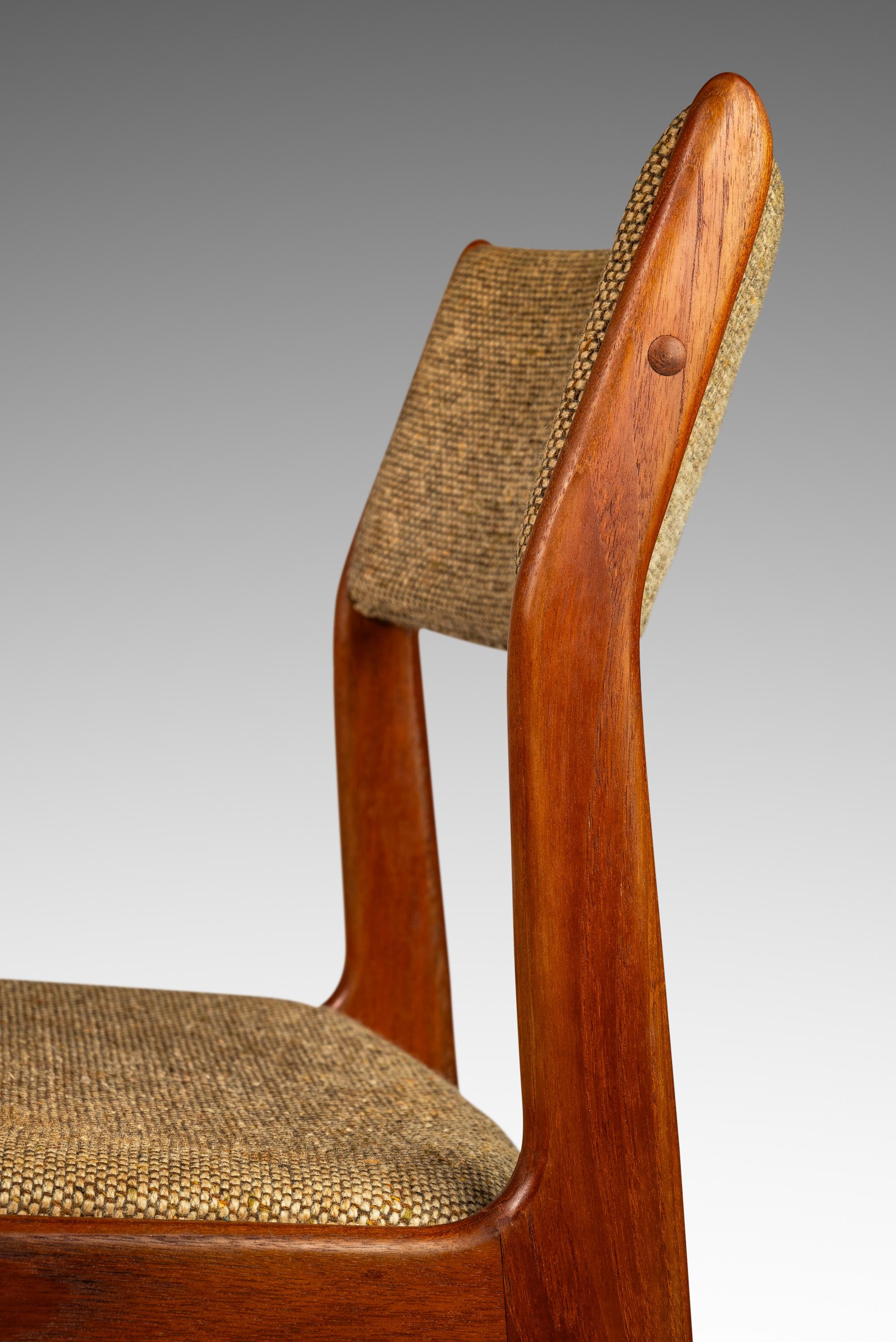 Sedia da scrivania scandinava in teak massiccio e tessuto originale di C.A.I.C., anni '70 circa. in vendita 9