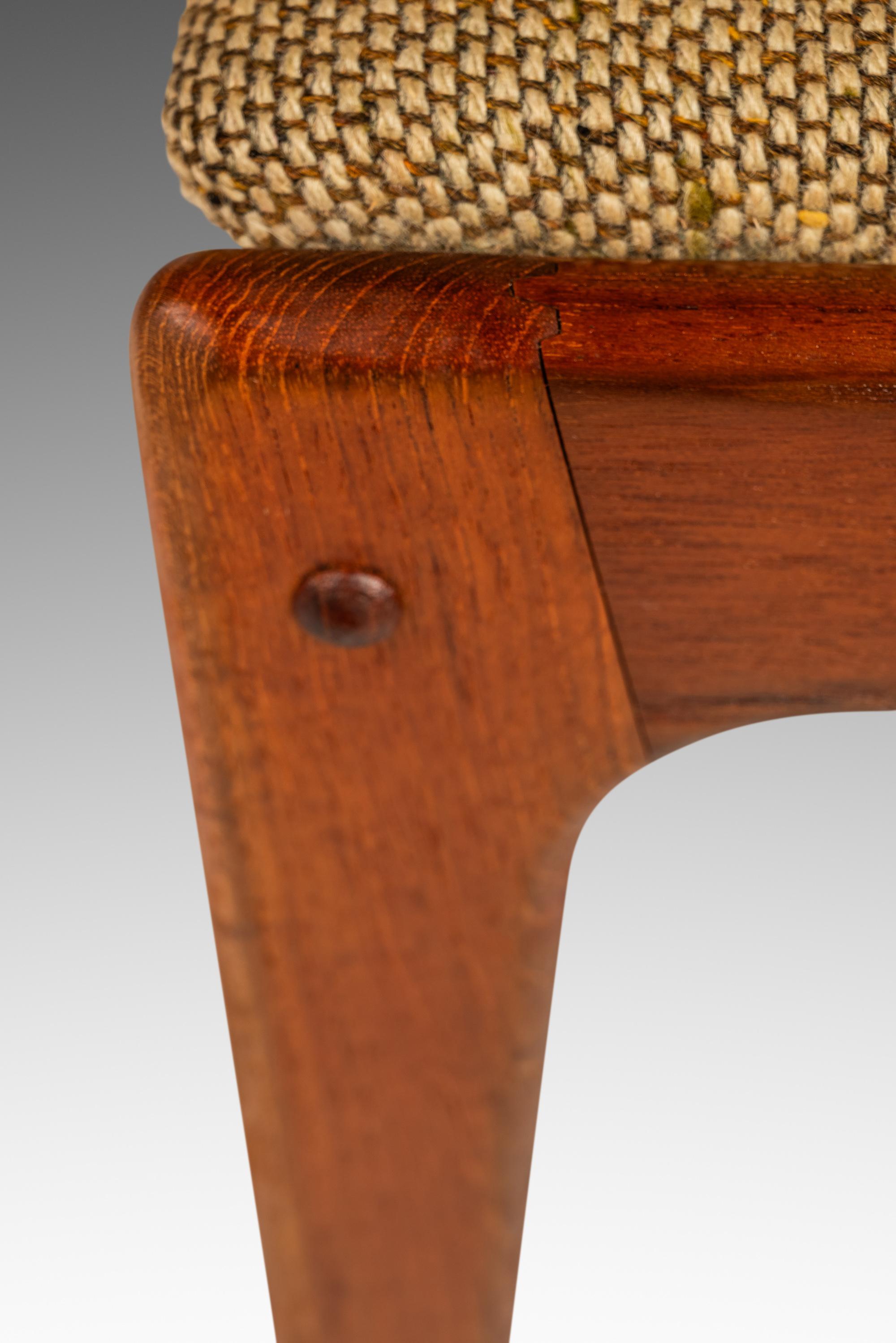 Sedia da scrivania scandinava in teak massiccio e tessuto originale di C.A.I.C., anni '70 circa. in vendita 10