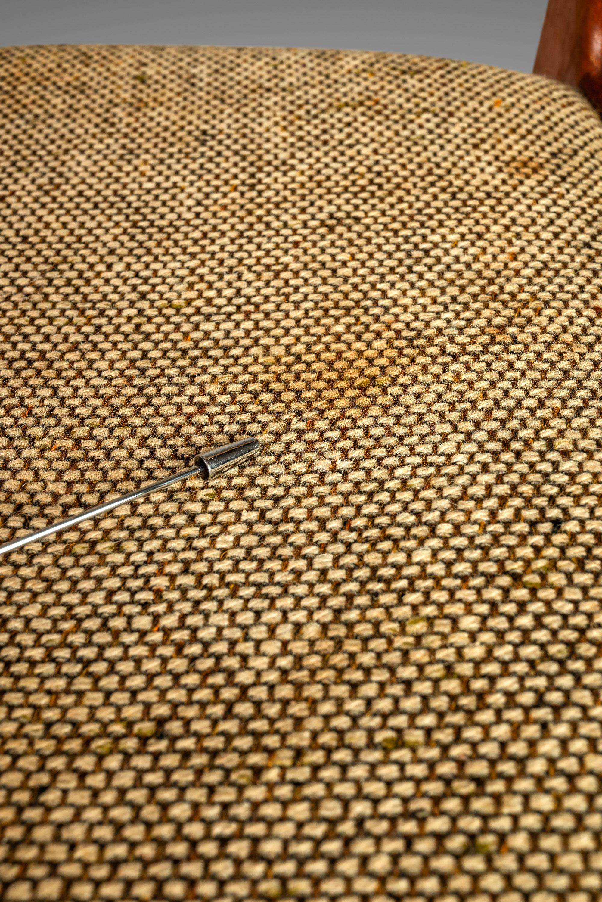 Sedia da scrivania scandinava in teak massiccio e tessuto originale di C.A.I.C., anni '70 circa. in vendita 12