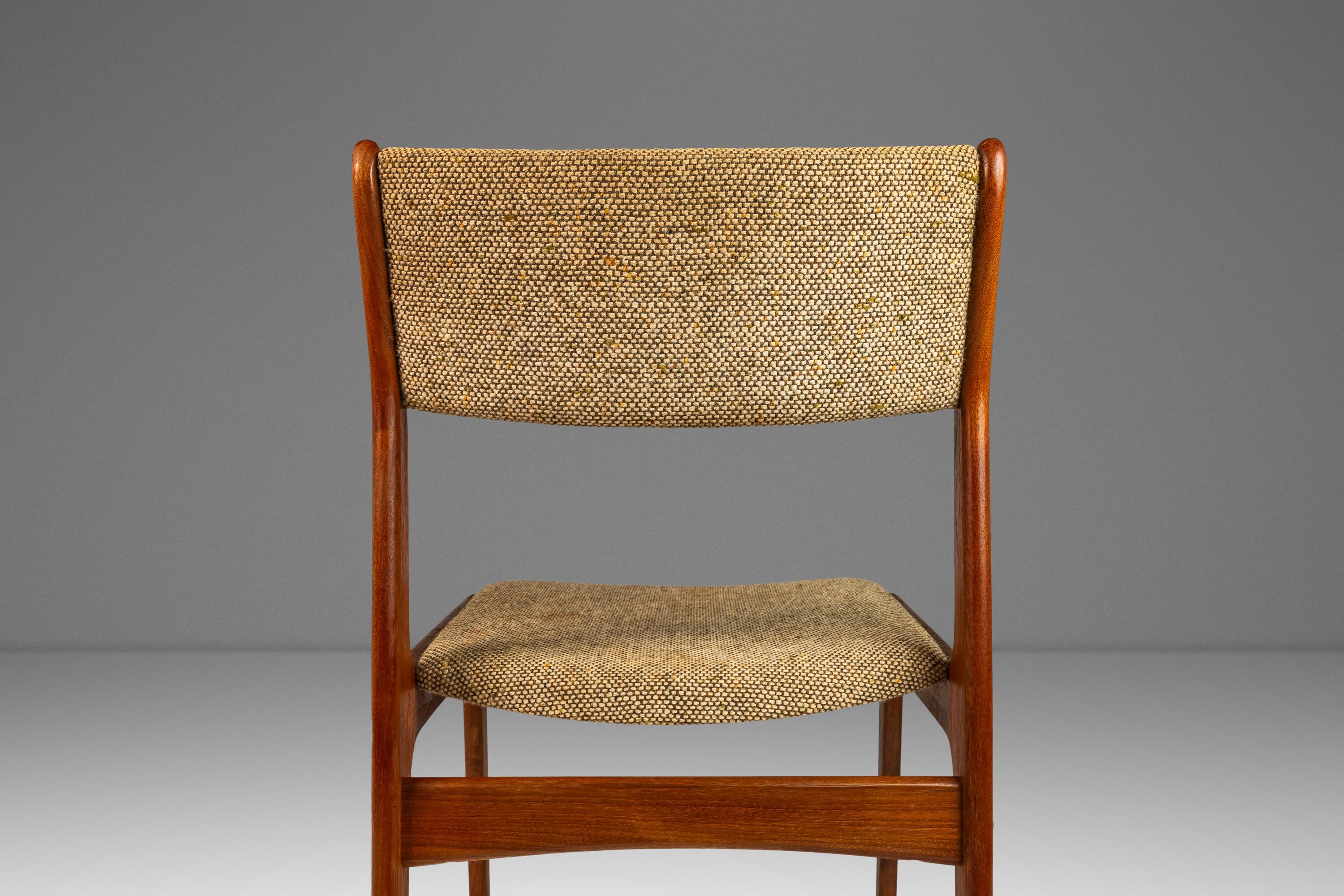 Sedia da scrivania scandinava in teak massiccio e tessuto originale di C.A.I.C., anni '70 circa. in vendita 1