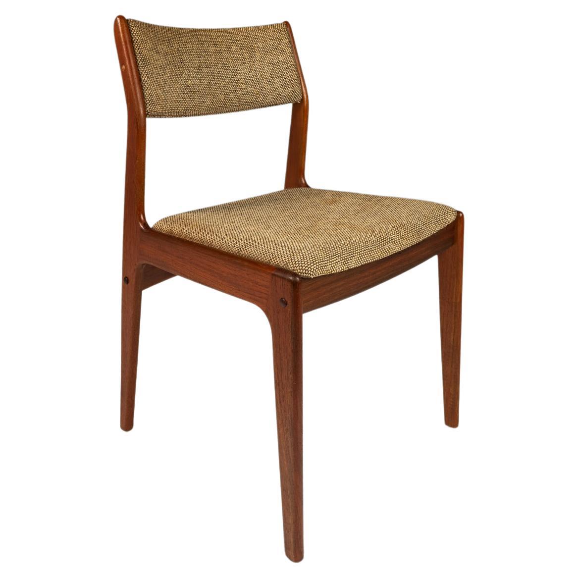 Sedia da scrivania scandinava in teak massiccio e tessuto originale di C.A.I.C., anni '70 circa.