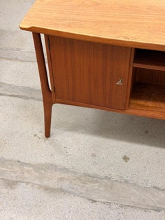 Scandinavian desk designed by Svend Aage Madsen and manufactured by HP Hansen