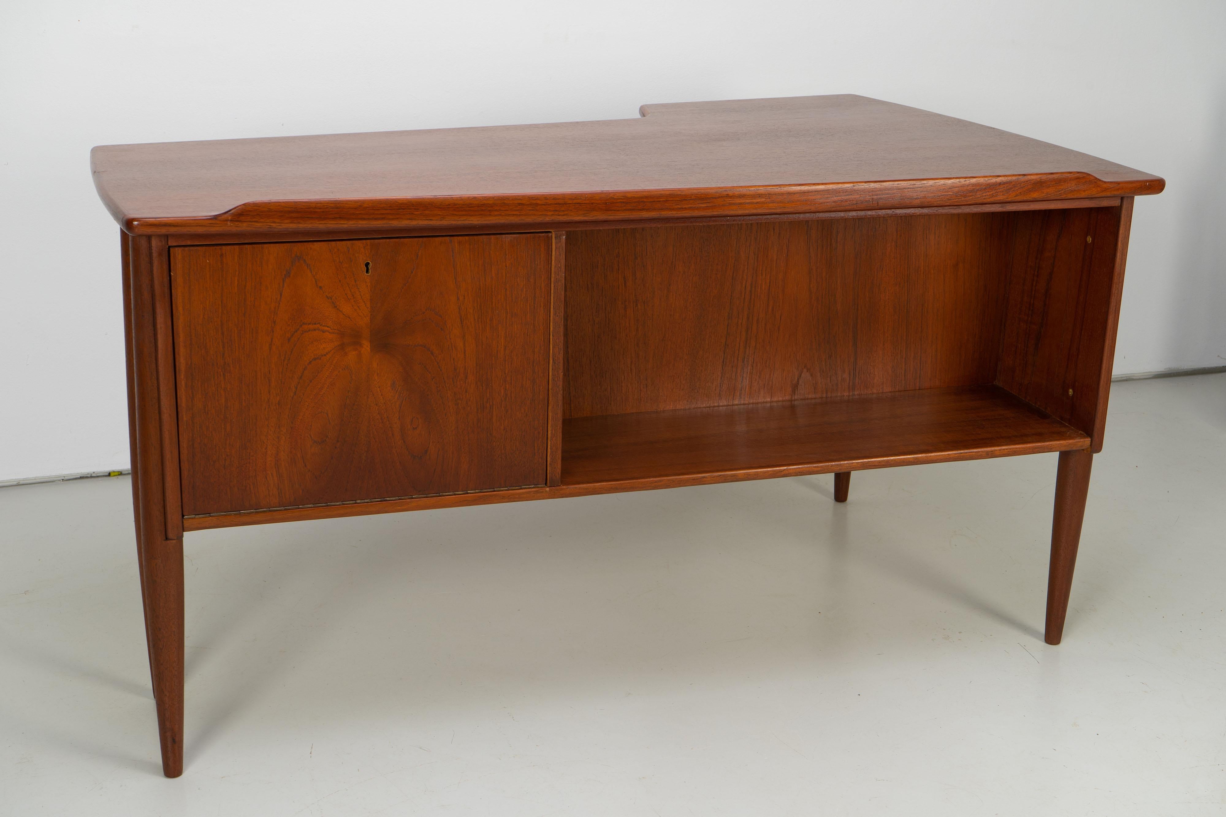 Scandinavian Desk Model A10 by Göran Strand for Lelångs Möbelfabrik Sweden 1