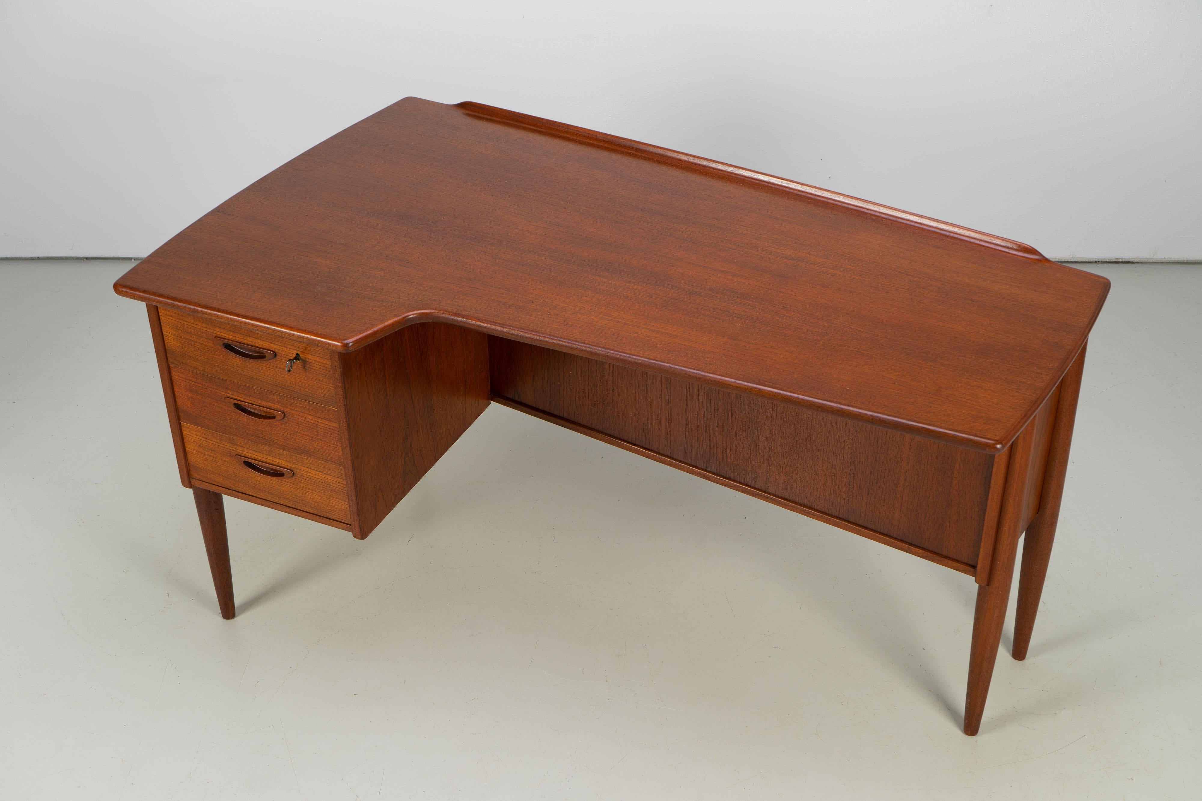Scandinavian Desk Model A10 by Göran Strand for Lelångs Möbelfabrik Sweden 2