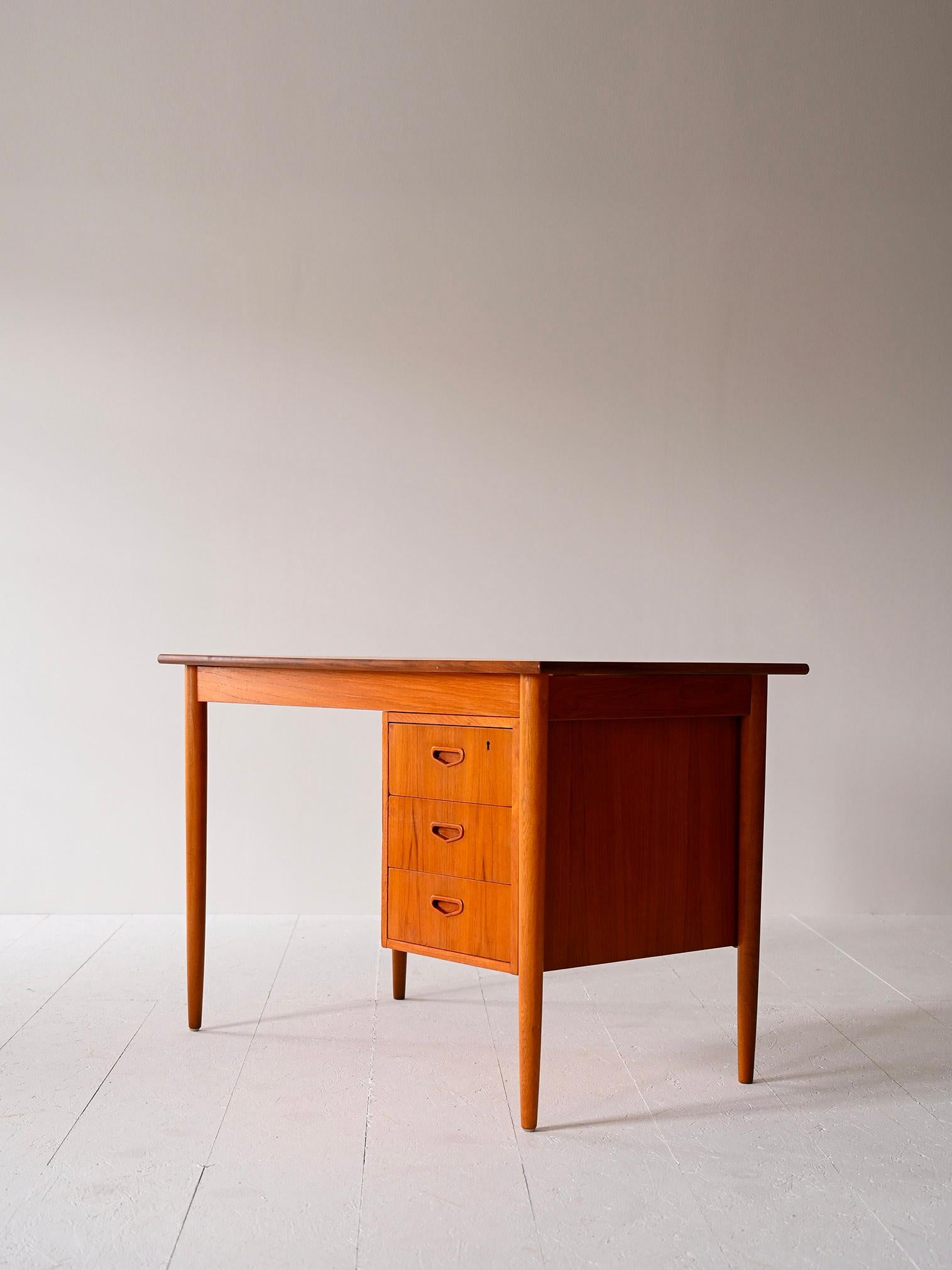 Oak Scandinavian desk with 3 drawers