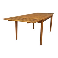 Table de dinig scandinave attribuée à Henning Kjaernulf, fin des années 1970