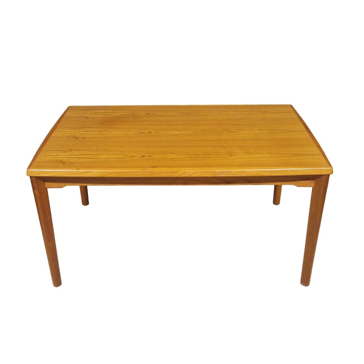 Scandinavian dinig table attributed to Henning Kjaernulf, end 1970's In Good Condition For Sale In Brussels , BE