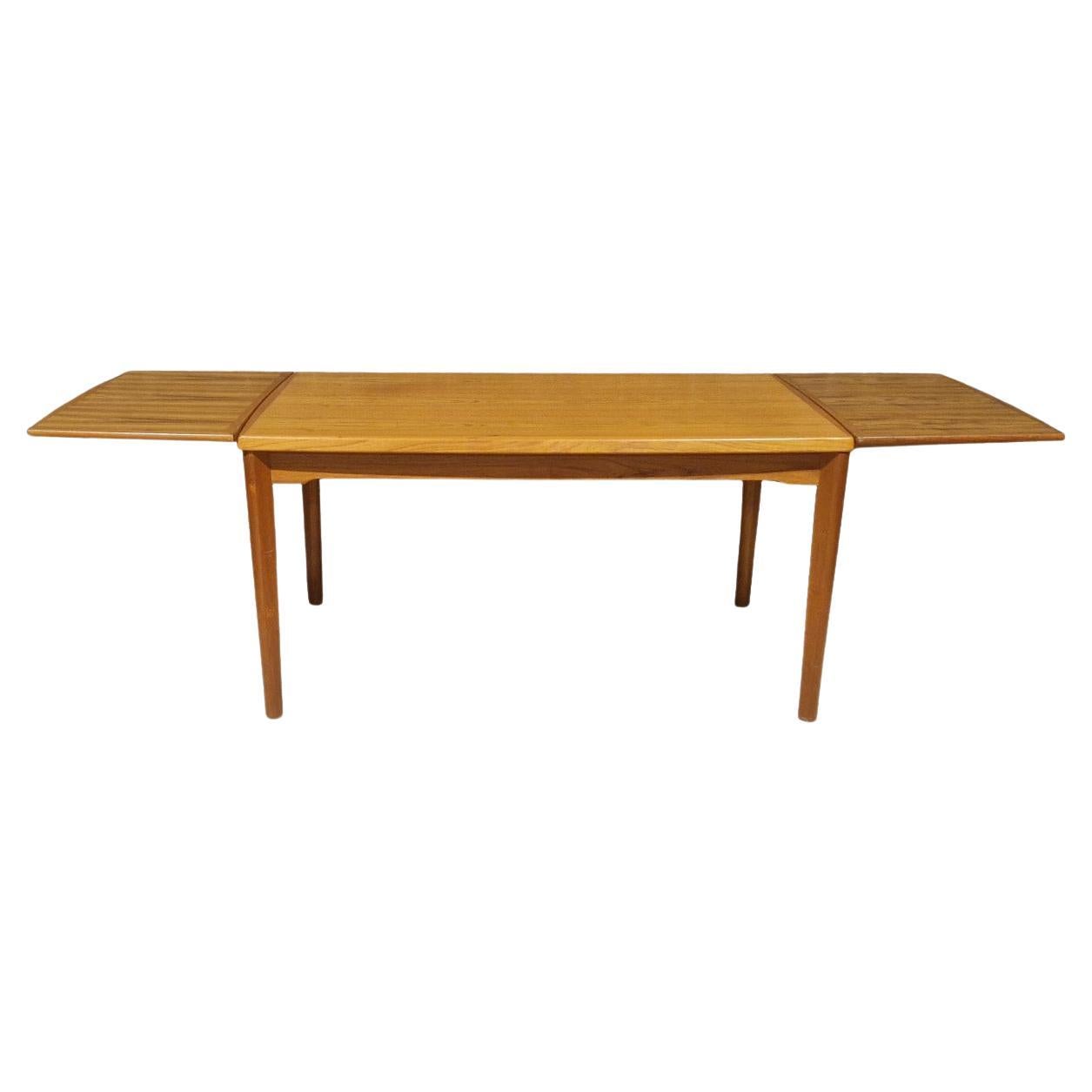 Scandinavian dinig table attributed to Henning Kjaernulf, end 1970's For Sale
