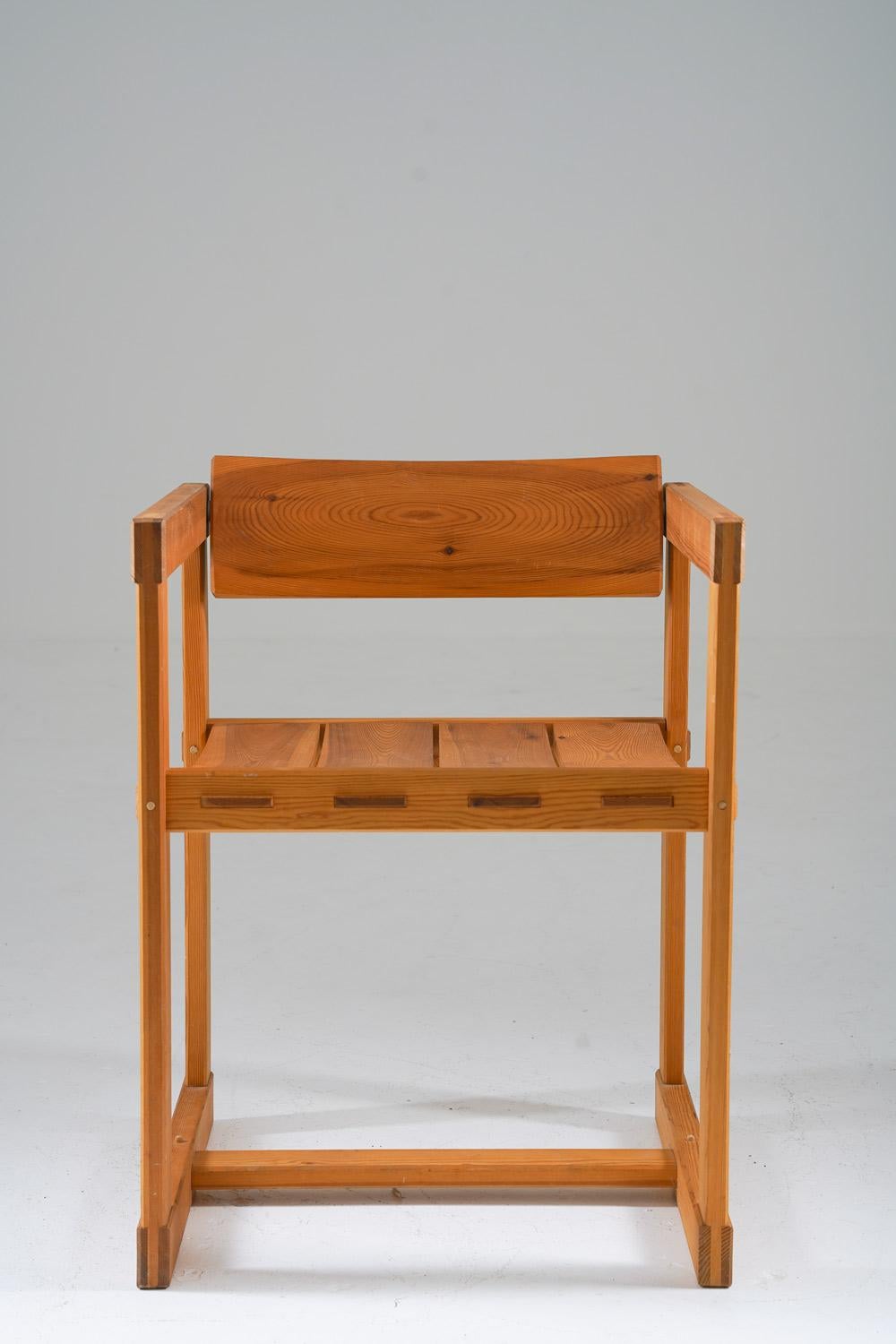 Skandinavische Esszimmerstühle aus Kiefer, Modell „Trybo““ von Edvin Helseth, 1960er Jahre (Moderne der Mitte des Jahrhunderts) im Angebot