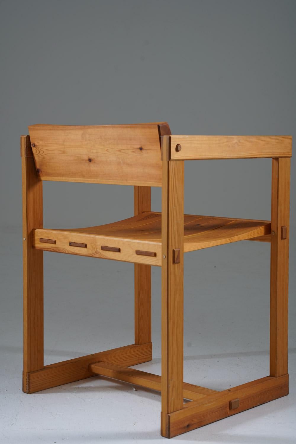 20ième siècle Chaises de salle à manger scandinaves en pin, modèle 