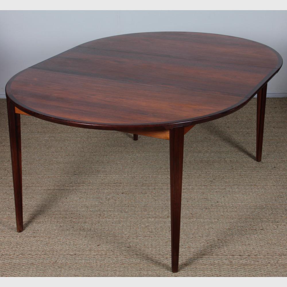 Scandinavian dining table by Henry Rosengren Hansen, 1960s (Mitte des 20. Jahrhunderts) im Angebot