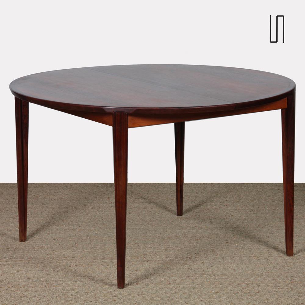 Scandinavian dining table by Henry Rosengren Hansen, 1960s (Rosenholz) im Angebot