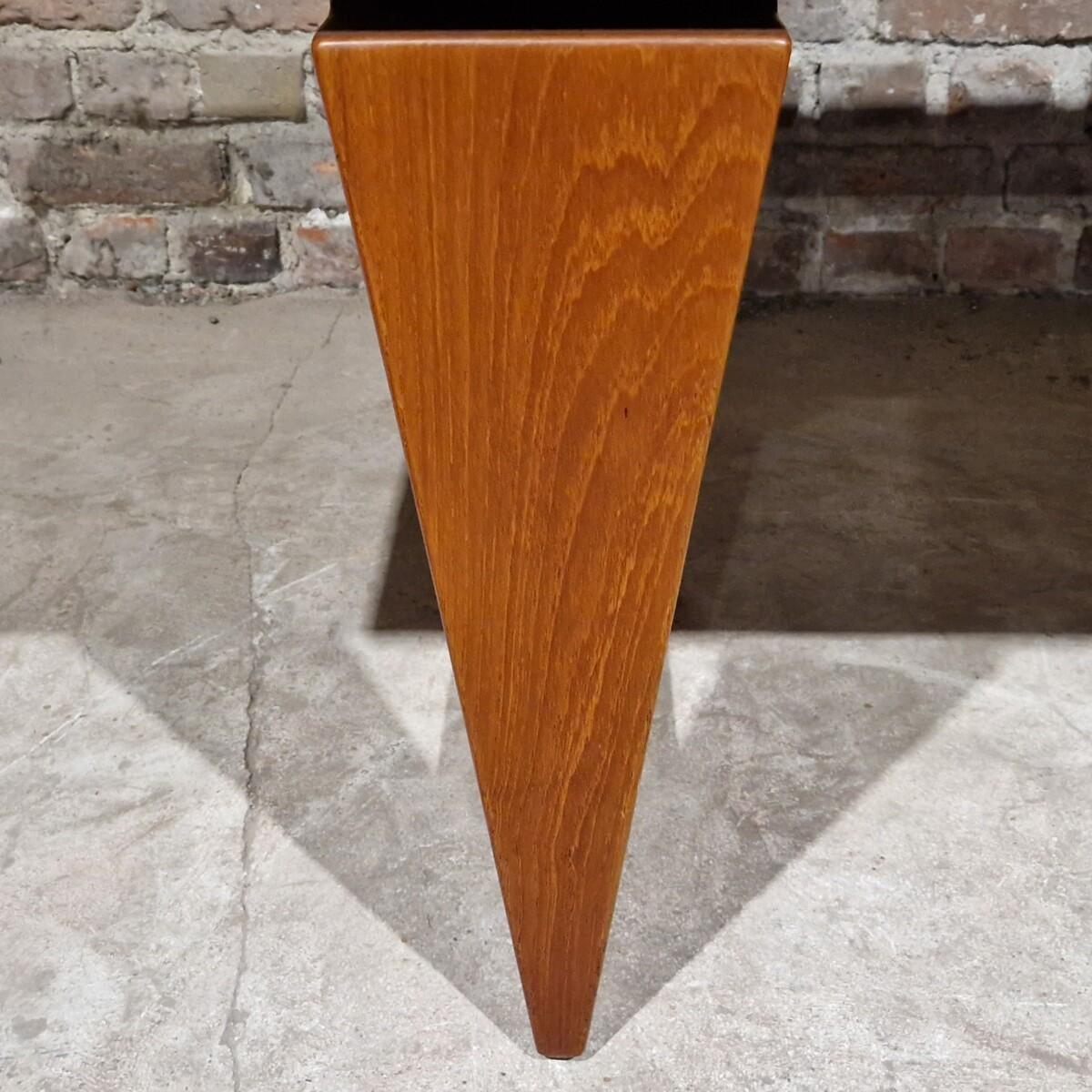 Scandinavian Dining table by Illum Wikkelso, Denmark, 1960's In Good Condition For Sale In Brussels , BE