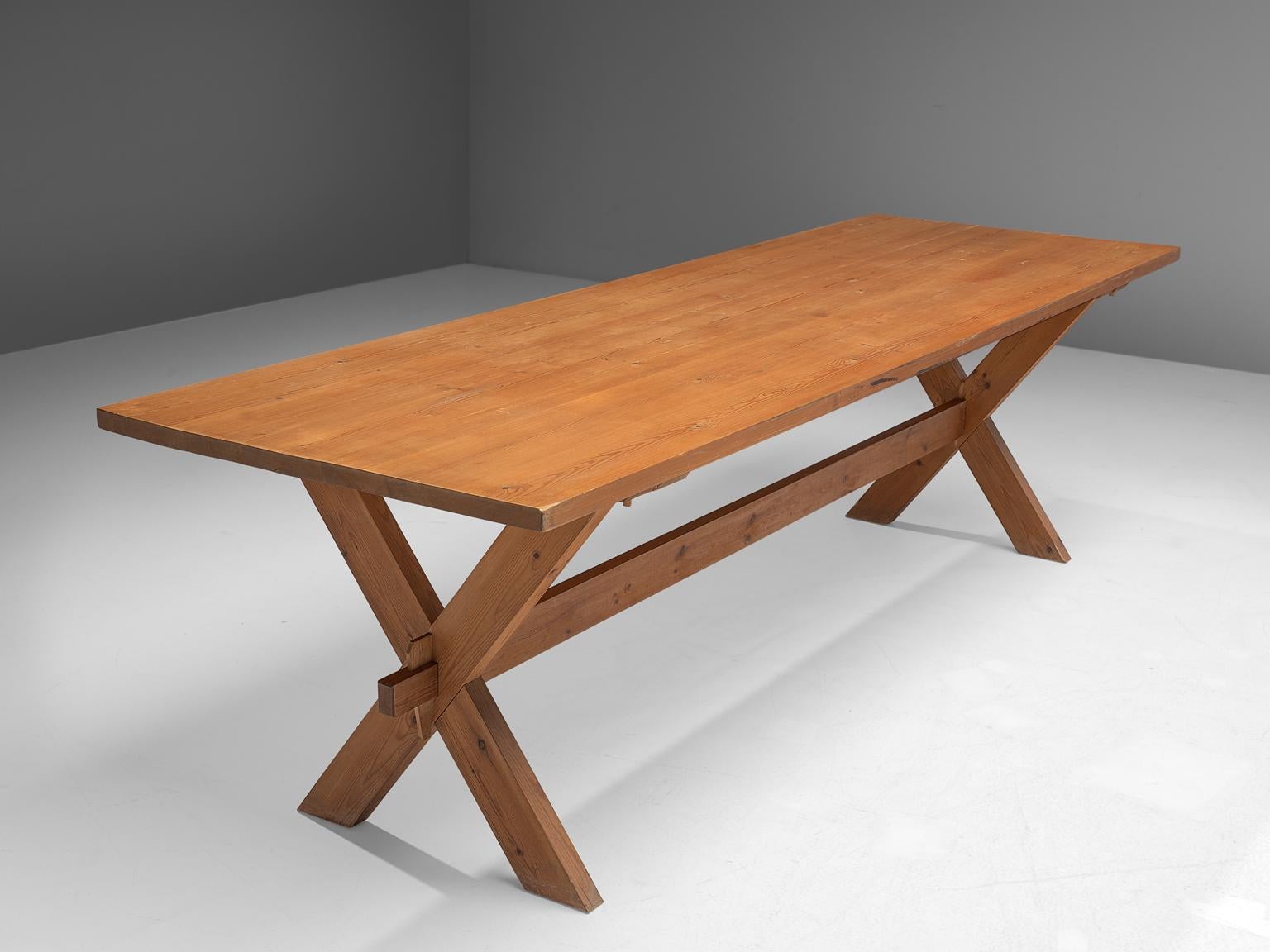 Scandinavian Dining Table in Solid Pine In Good Condition In Waalwijk, NL