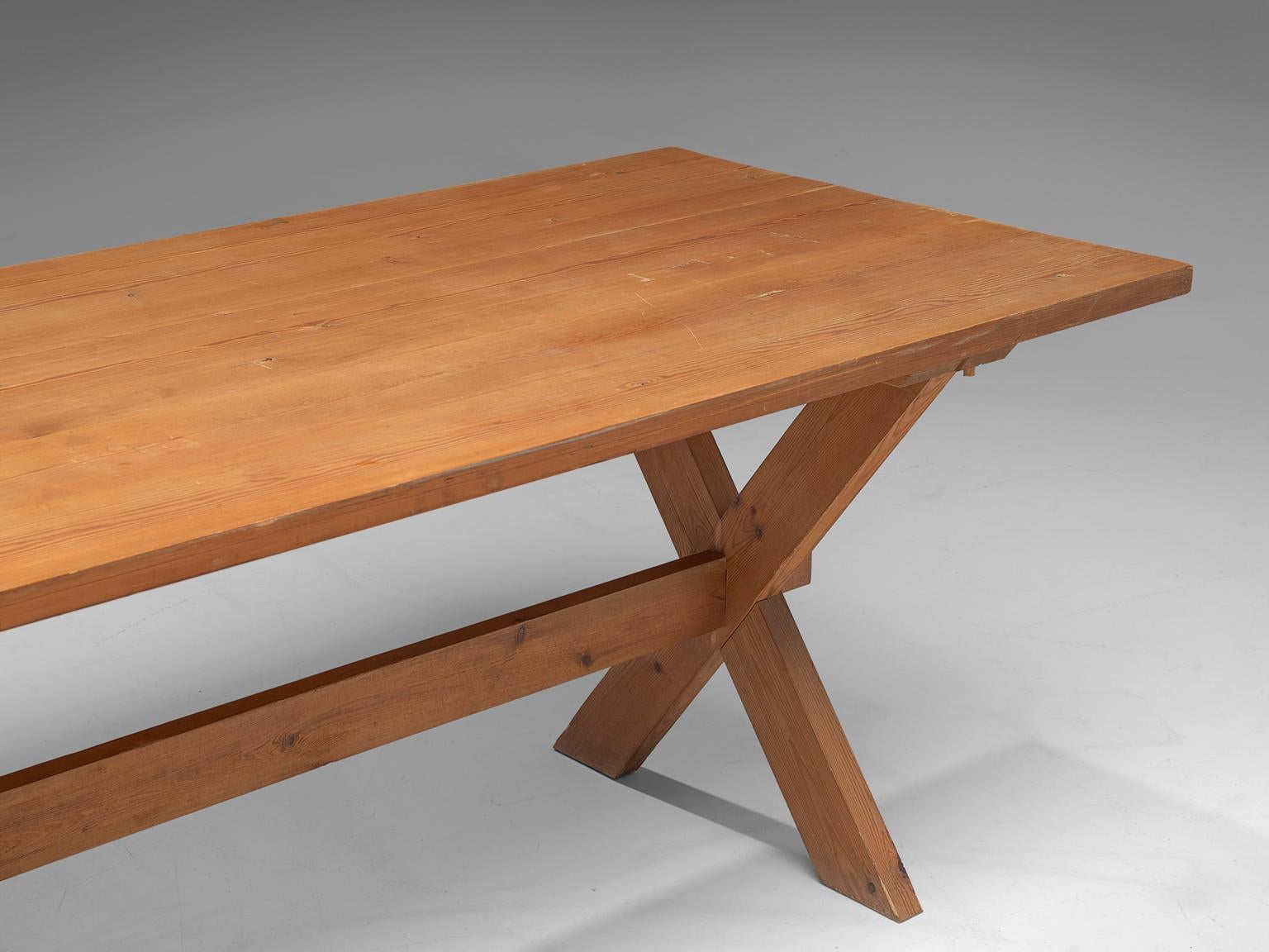 Mid-20th Century Scandinavian Dining Table in Solid Pine For Sale