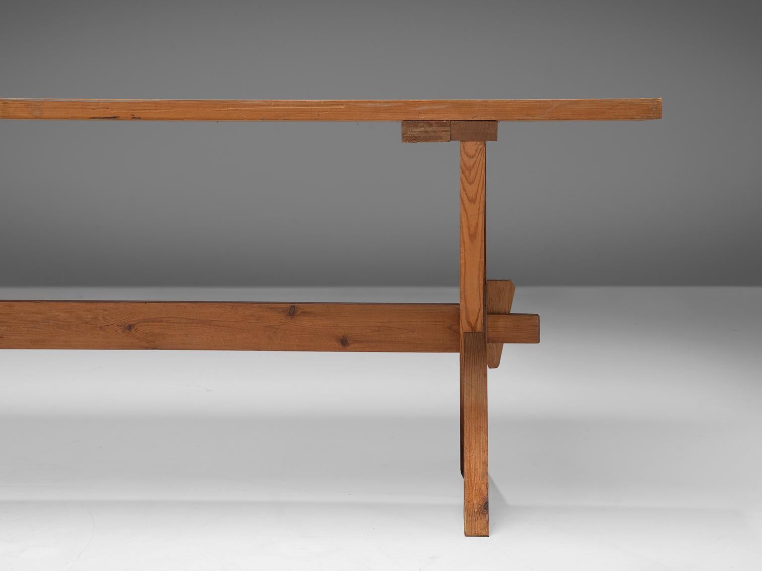 Scandinavian Dining Table in Solid Pine 2