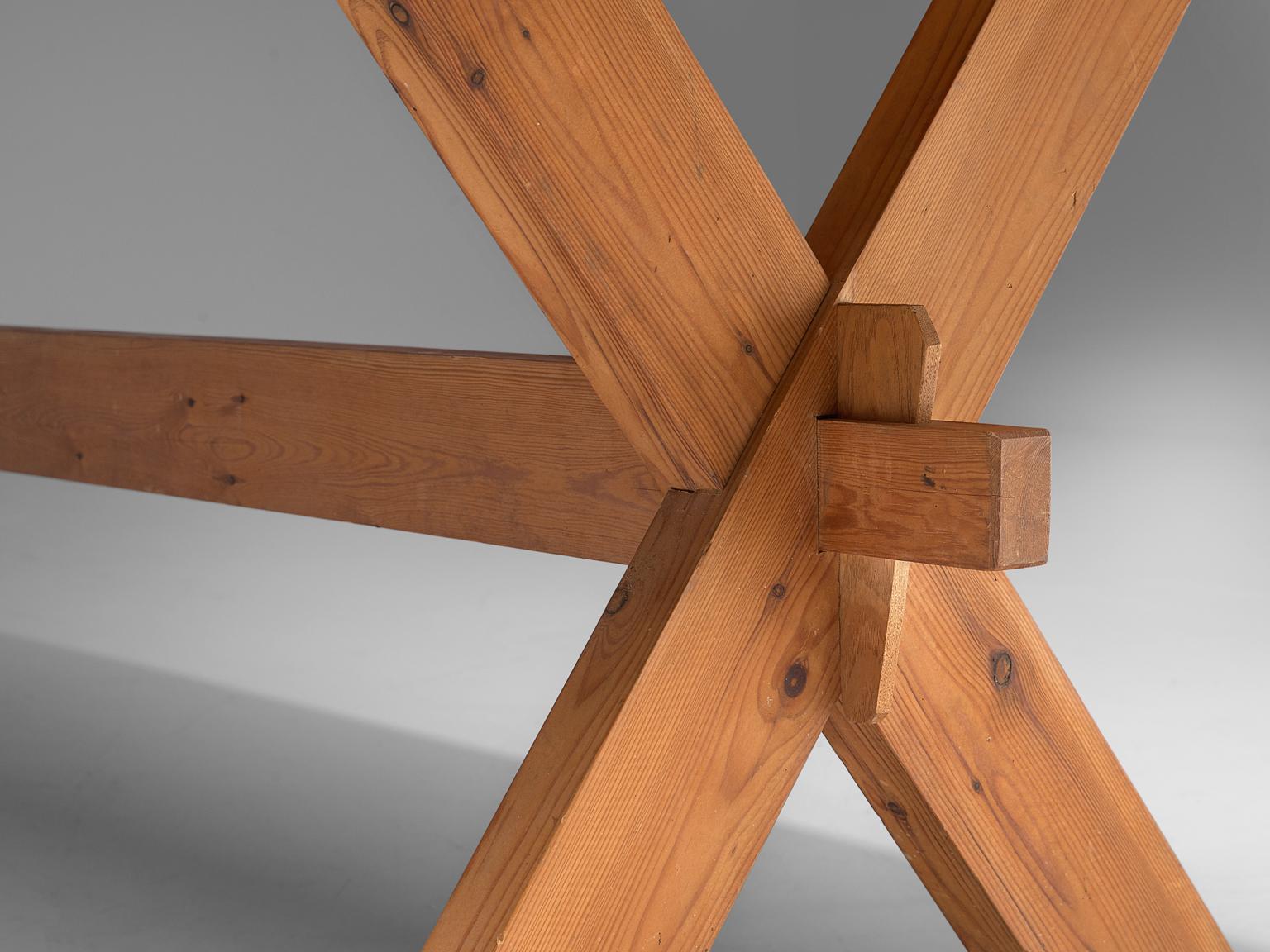 Scandinavian Dining Table in Solid Pine 3