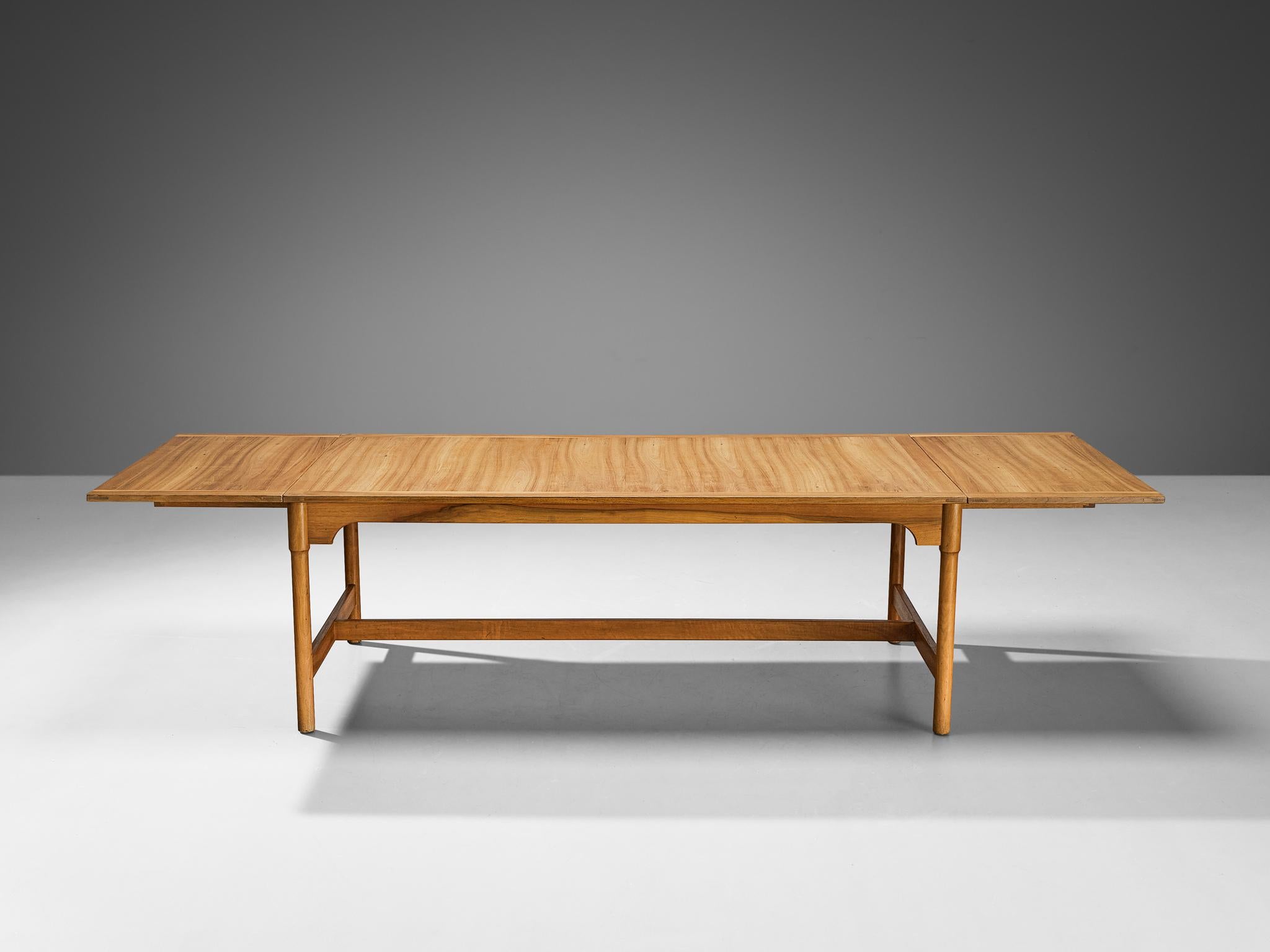 Mid-20th Century Scandinavian Dining Table in Walnut with Extendable Sides  For Sale