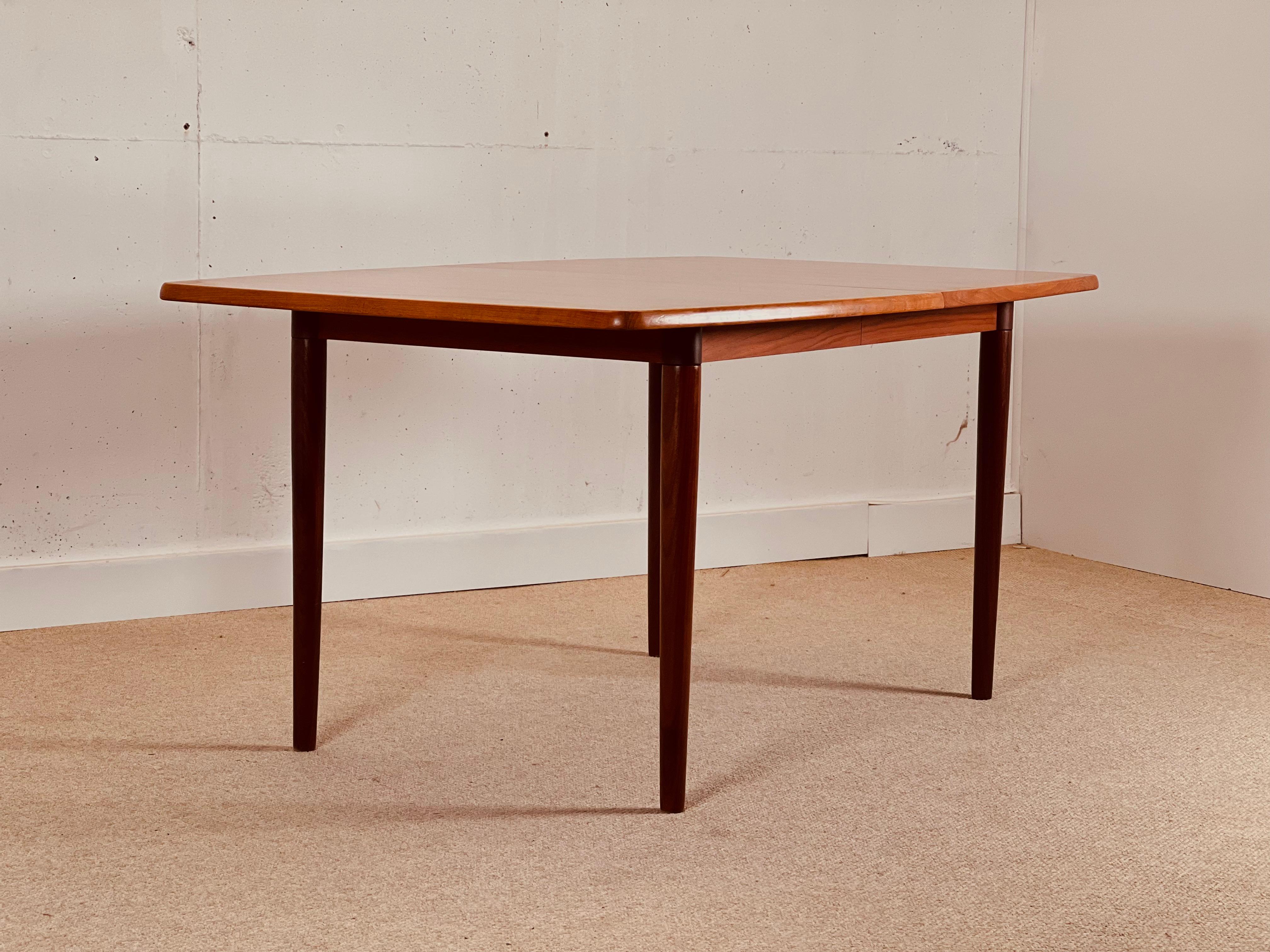 Scandinavian dining table with double extension. 2