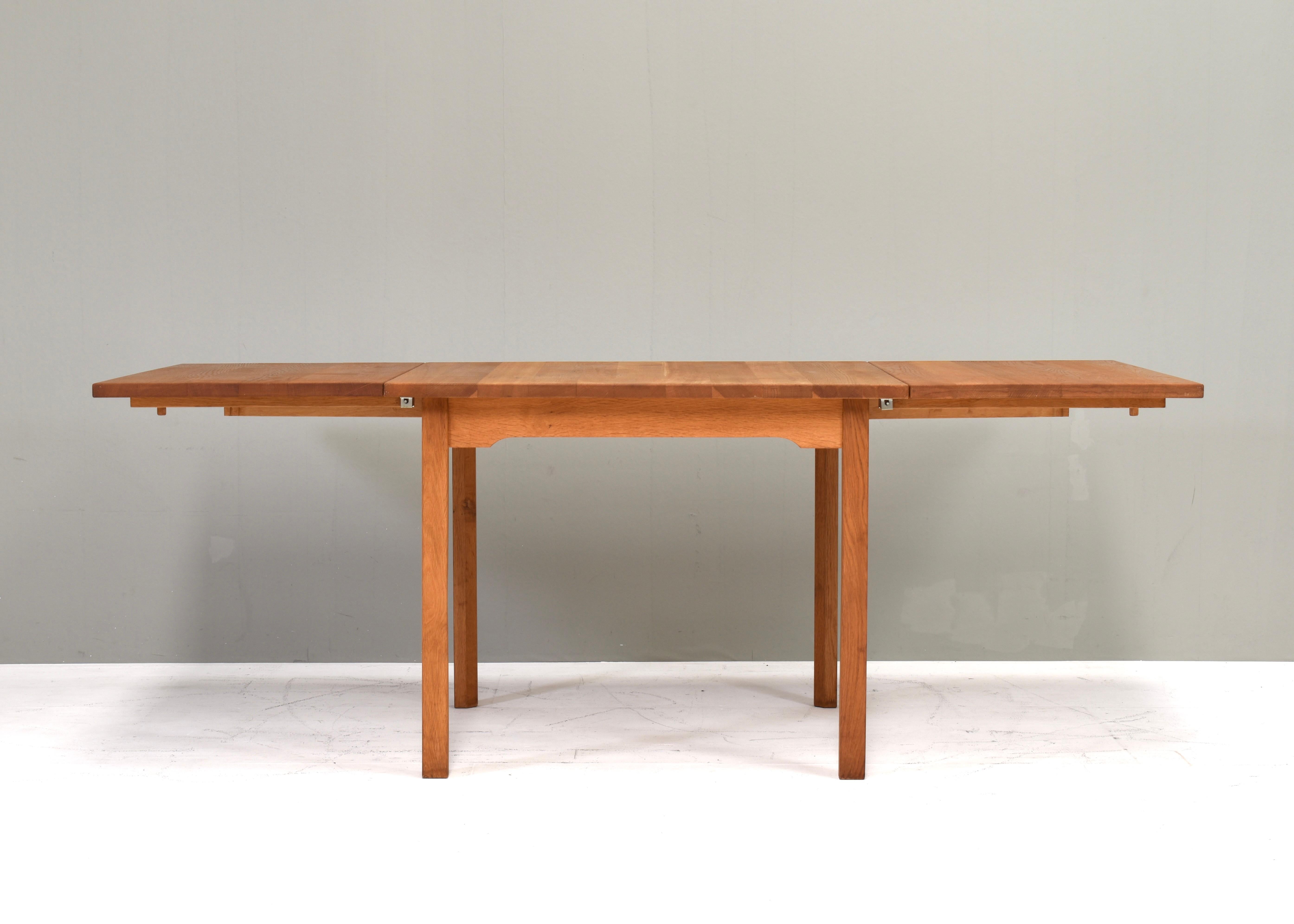 Scandinavian Modern Scandinavian drop leaf dining table in solid Oak, Scandinavia - circa 1970-80 For Sale