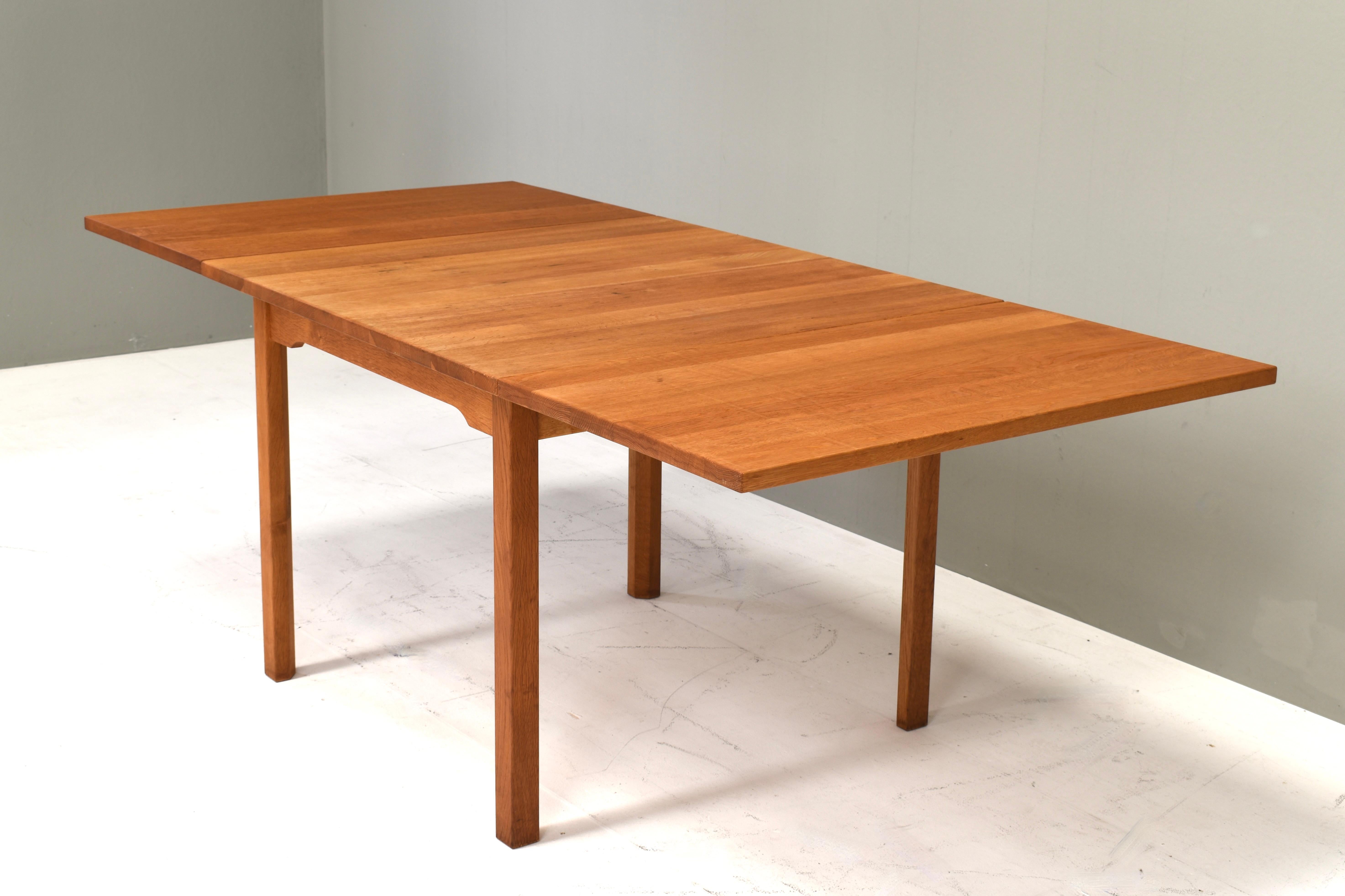 Scandinavian drop leaf dining table in solid Oak, Scandinavia - circa 1970-80 For Sale 1