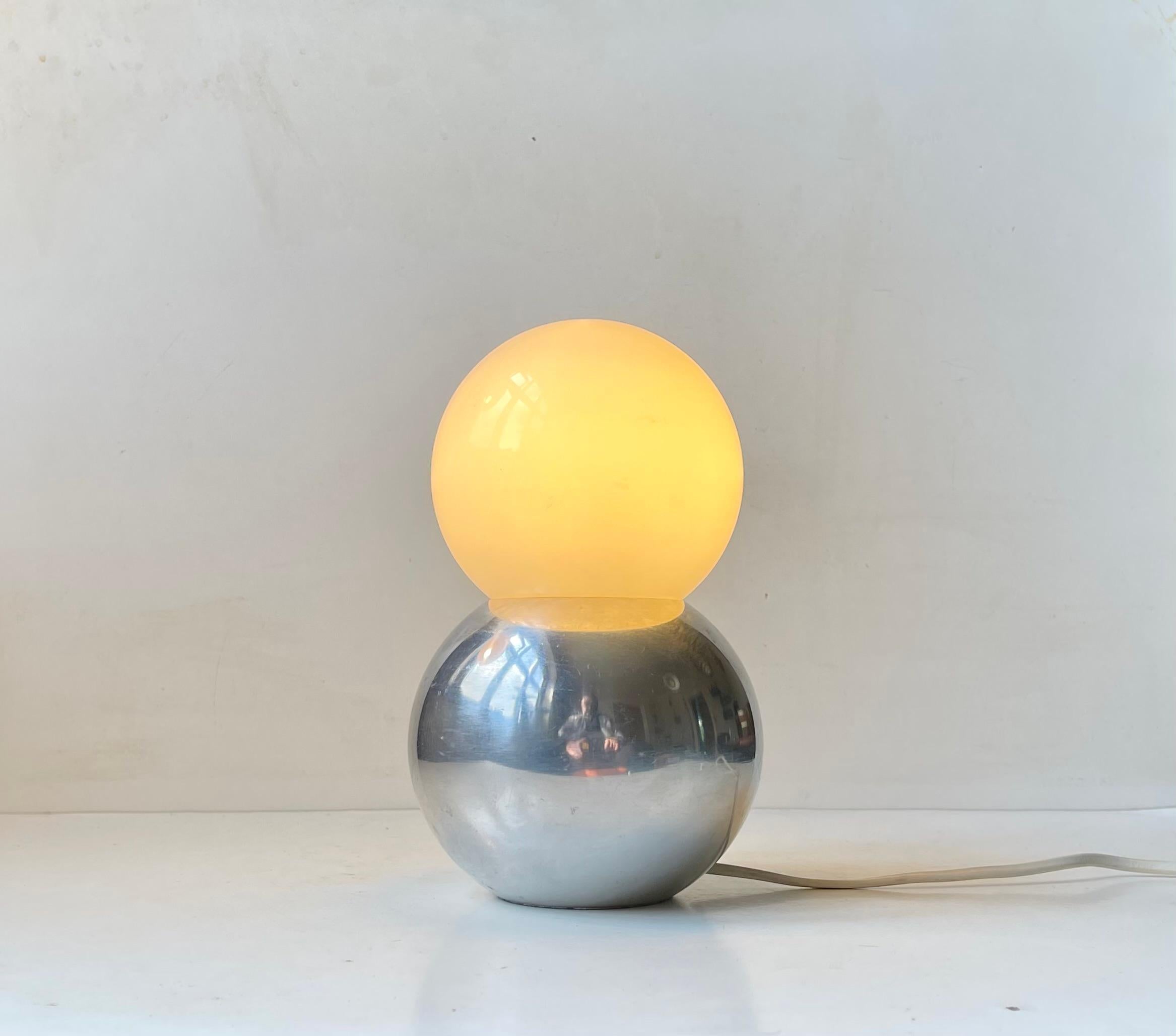 Scandinavian Dual Sphere Table Lamp in Polished Aluminum, 1980s In Good Condition In Esbjerg, DK