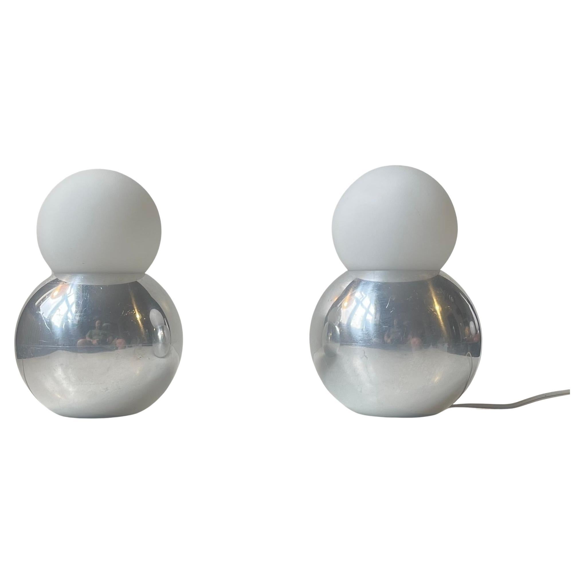 Lámparas de sobremesa escandinavas de doble esfera en aluminio pulido y cristal opalino blanco