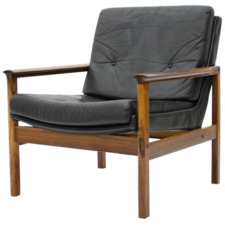Scandinavian Easy Chair in Wood and Black Leather, 1960s For Sale