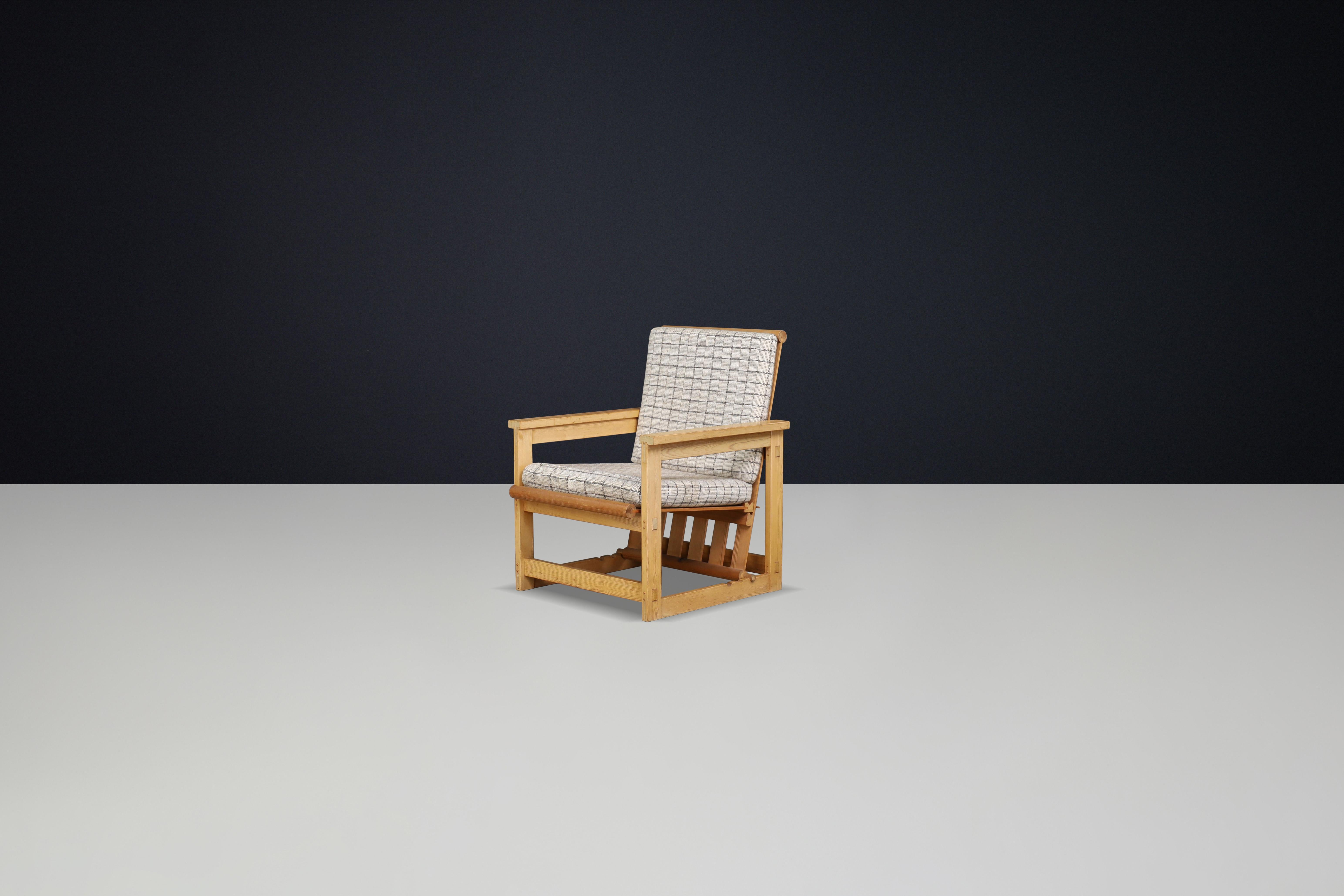 Scandinave moderne Fauteuil de salon scandinave Edvin Helseth en pin modèle 