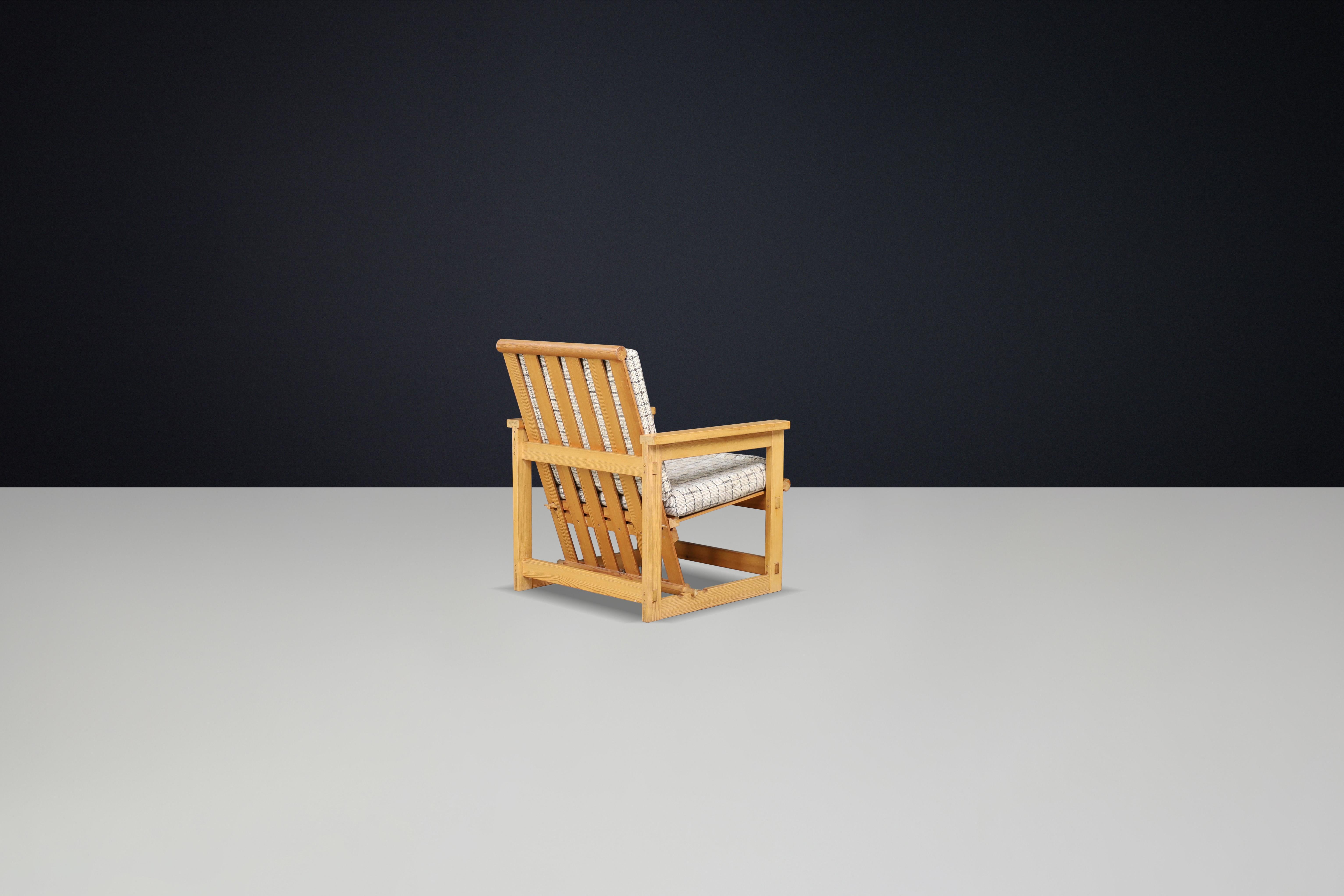 Norvégien Fauteuil de salon scandinave Edvin Helseth en pin modèle 