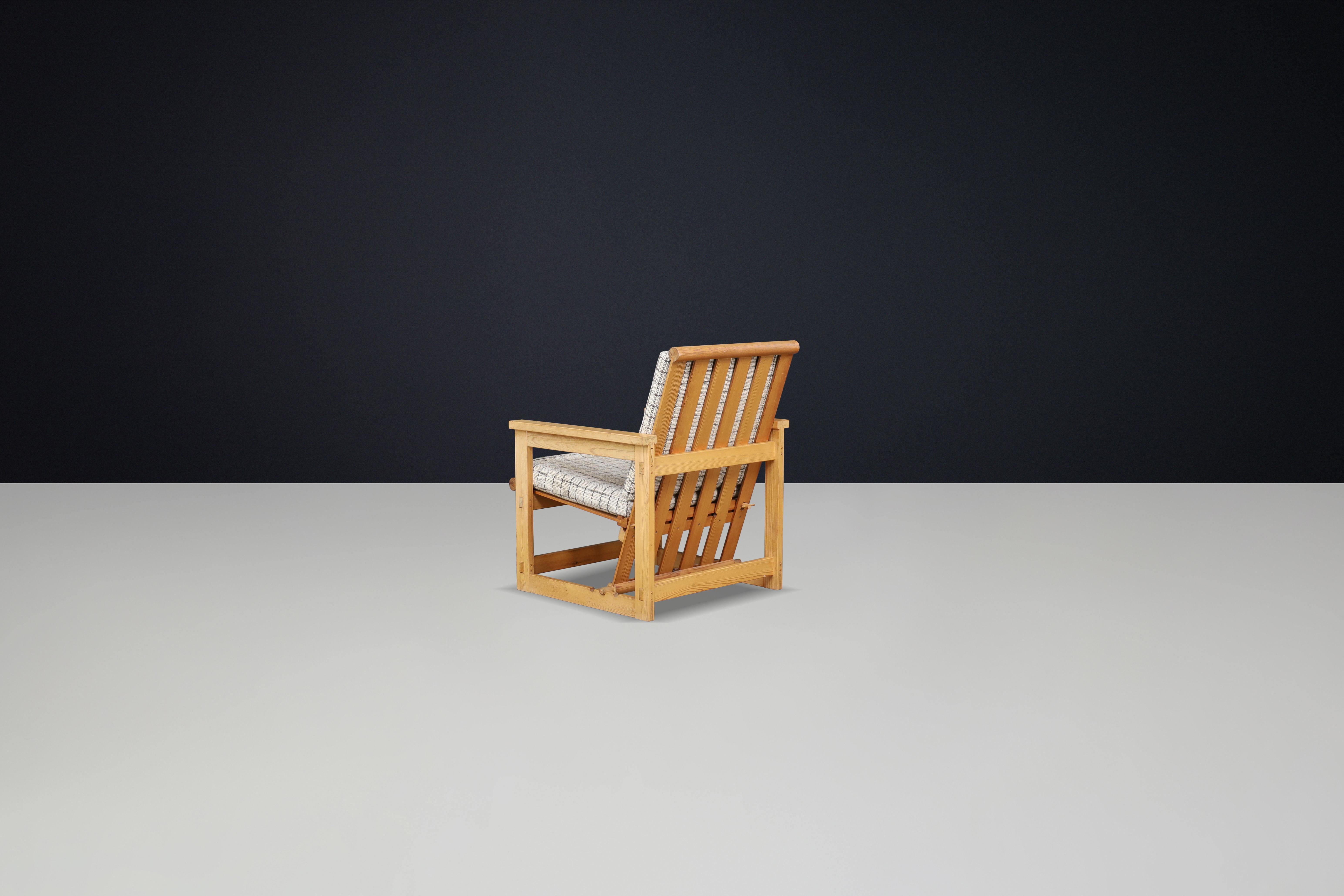 Fauteuil de salon scandinave Edvin Helseth en pin modèle 