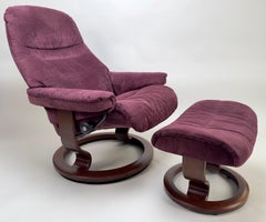 Ekornes Stressless ajustable en daim violet scandinave  Fauteuil inclinable et pouf