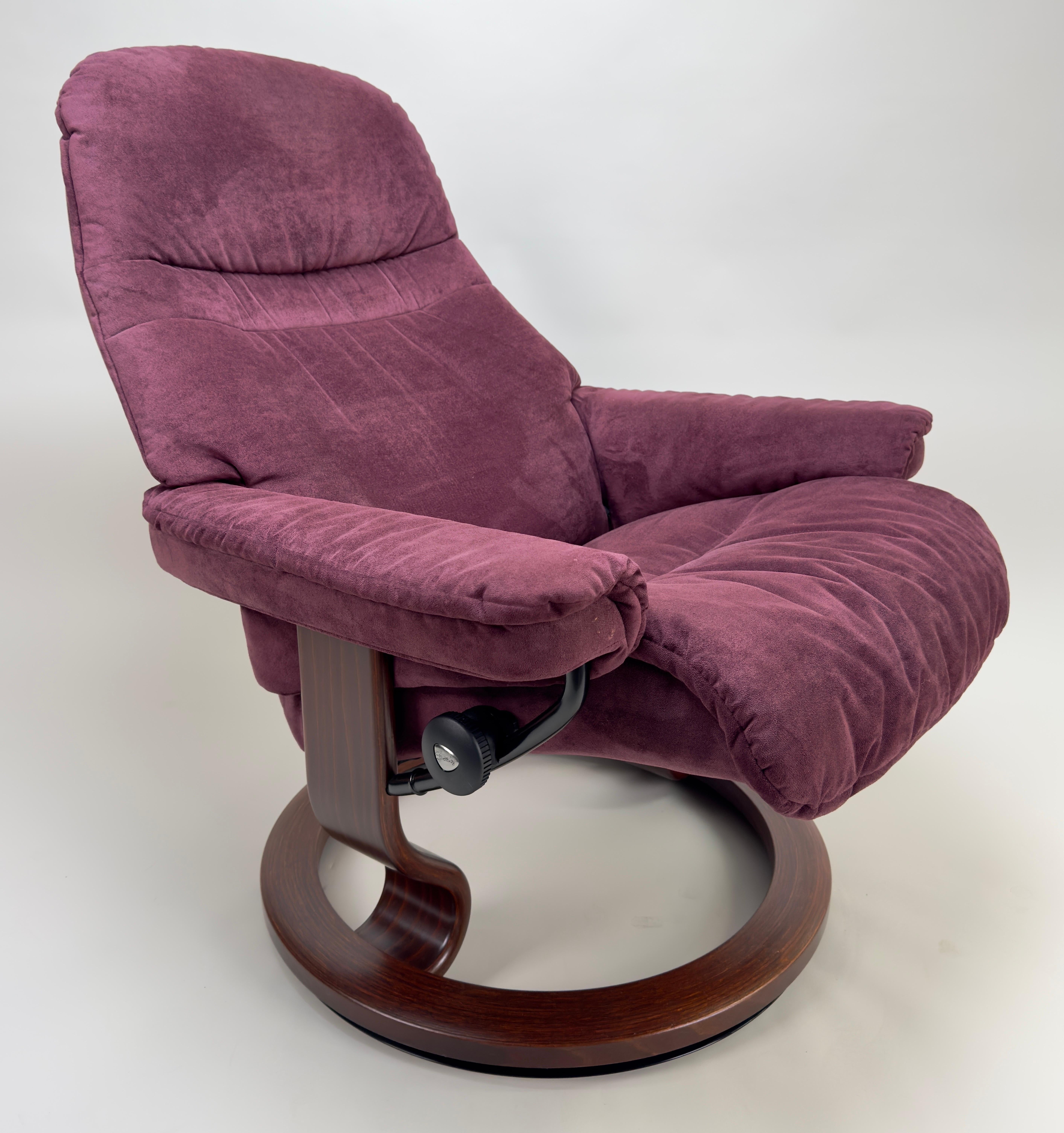 Mid-Century Modern Scandinavian Ekornes Stressless Adjustable Purple Suede  Recliner & Ottoman  For Sale