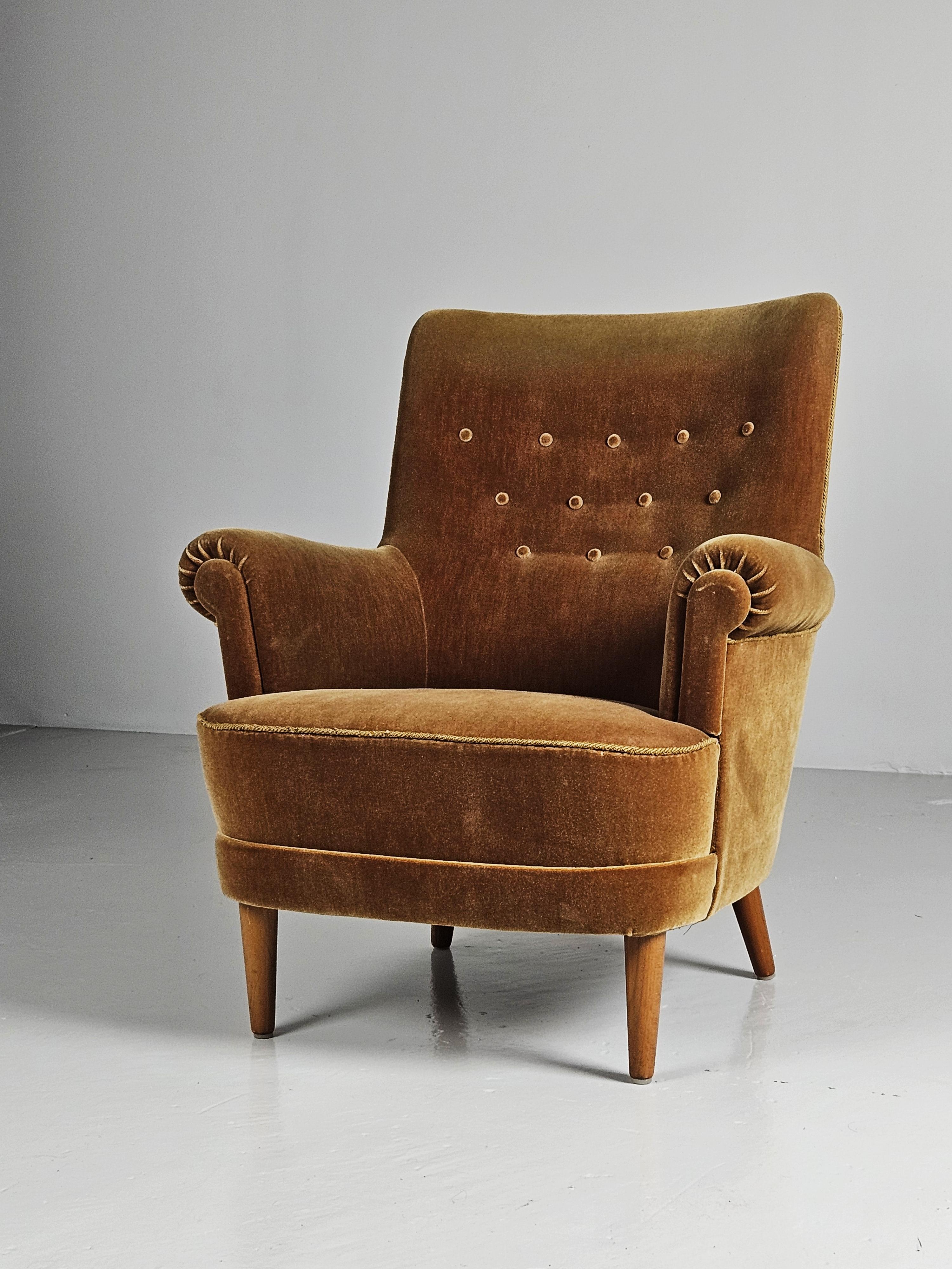 Scandinavian Modern Scandinavian elegant lounge chair by Carl Malmsten, Sweden, 1950s For Sale