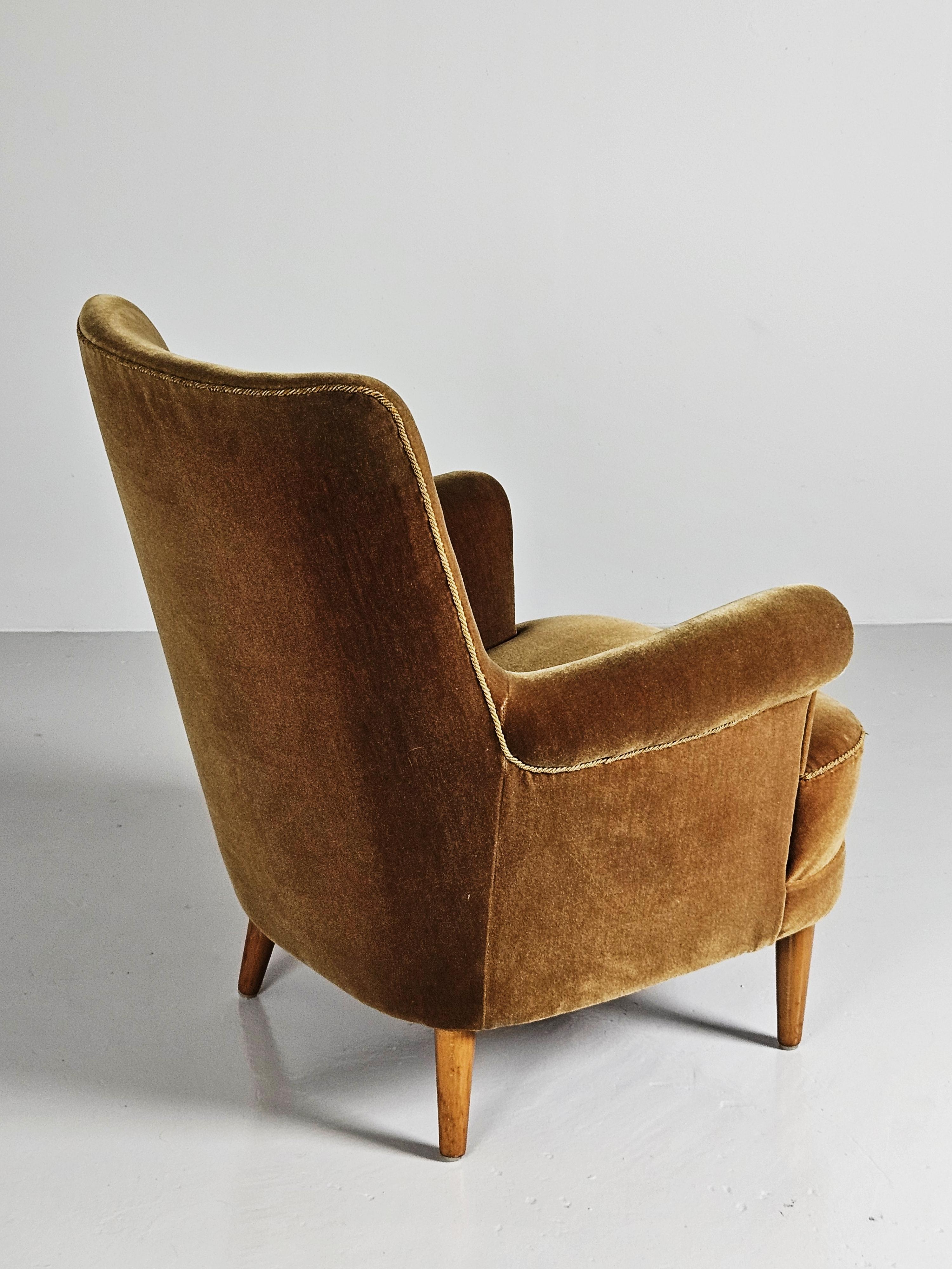 Skandinavischer eleganter Loungesessel aus Skandinavien von Carl Malmsten, Schweden, 1950er Jahre (Stoff) im Angebot