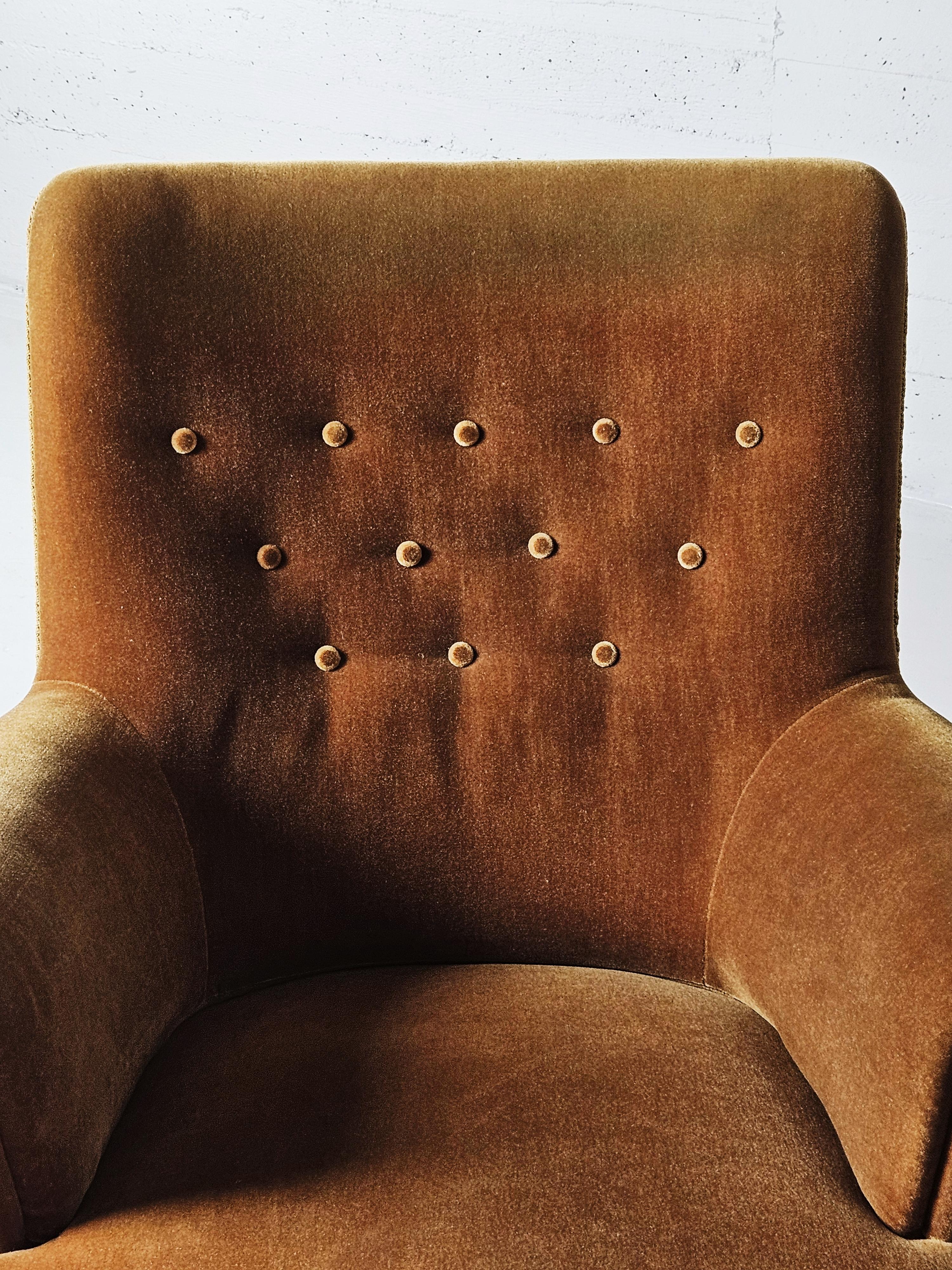 Scandinavian elegant lounge chair by Carl Malmsten, Sweden, 1950s For Sale 1
