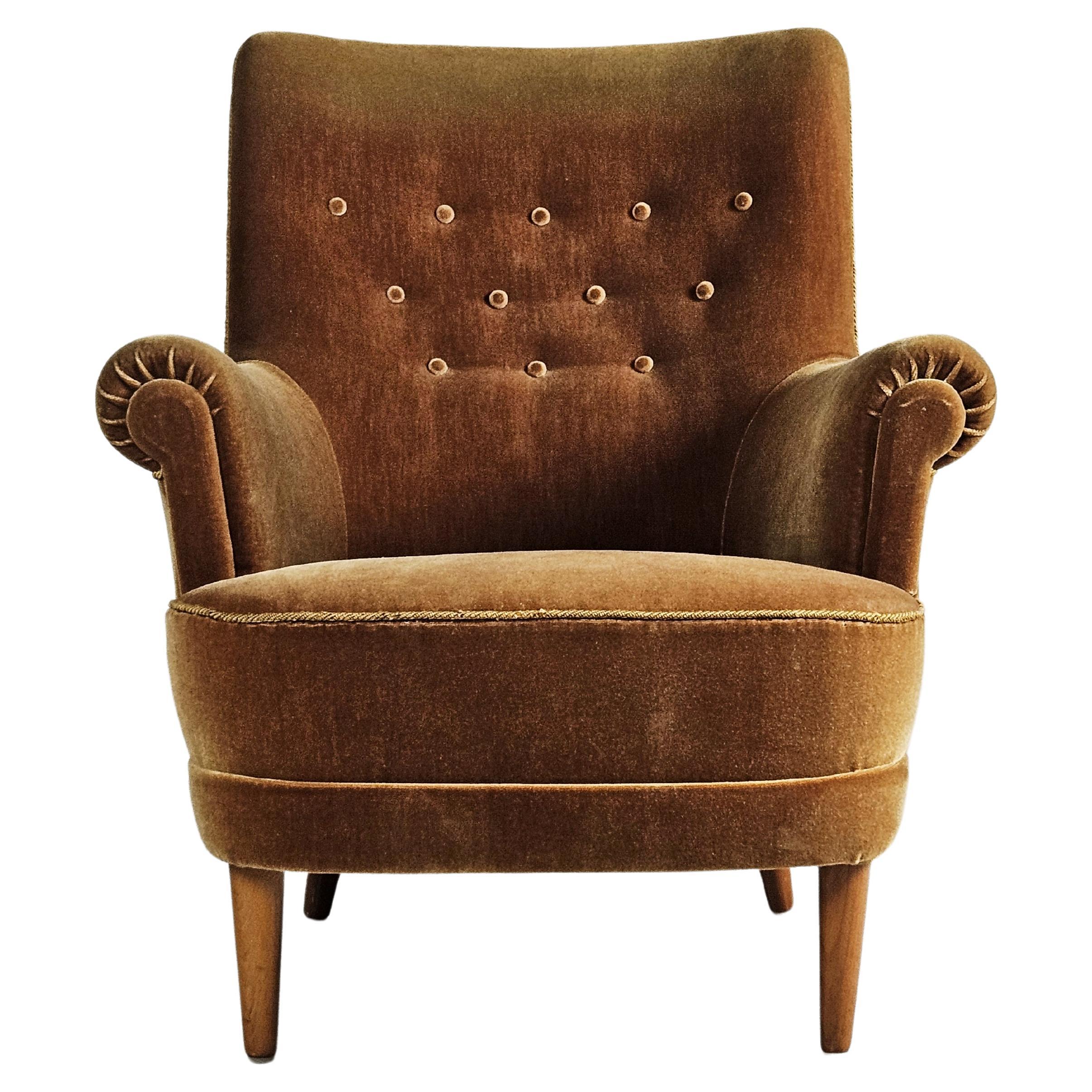 Scandinavian elegant lounge chair by Carl Malmsten, Sweden, 1950s For Sale
