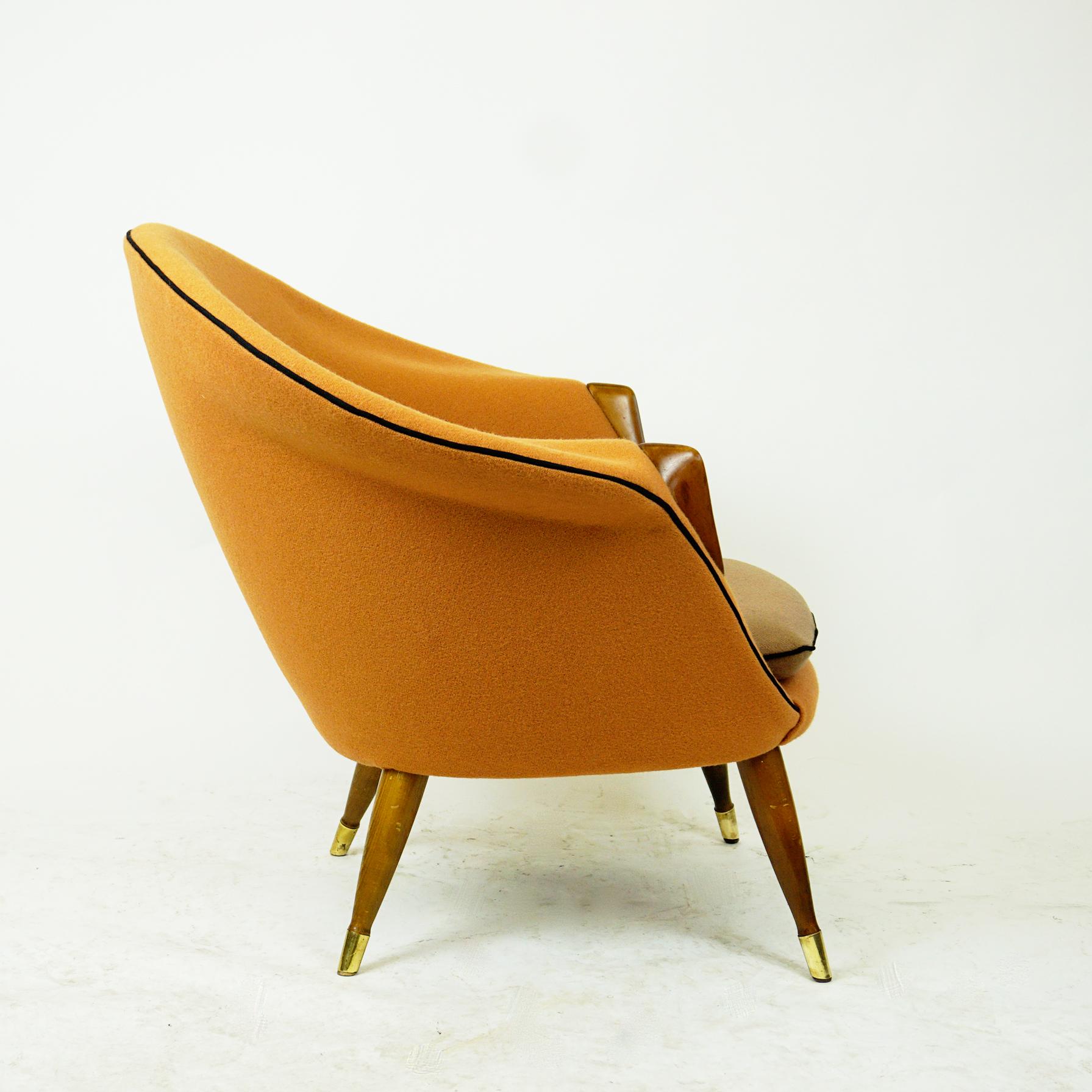 Skandinavischer Loungesessel mit neuem weichem orangefarbenem Kvadrat-Wollstoff (Dänisch) im Angebot