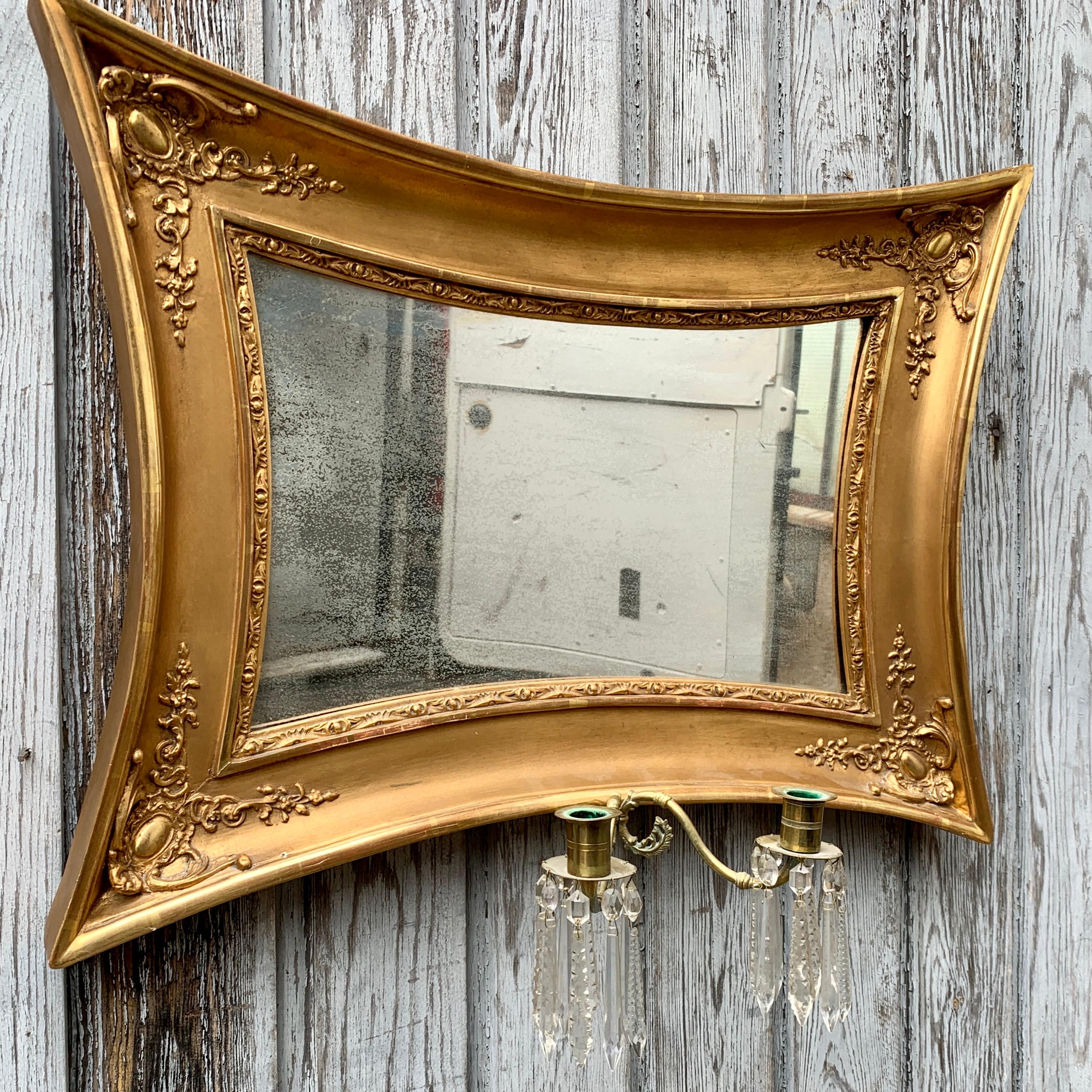 Miroir mural à bords concaves en bois doré de style Empire scandinave en vente 6