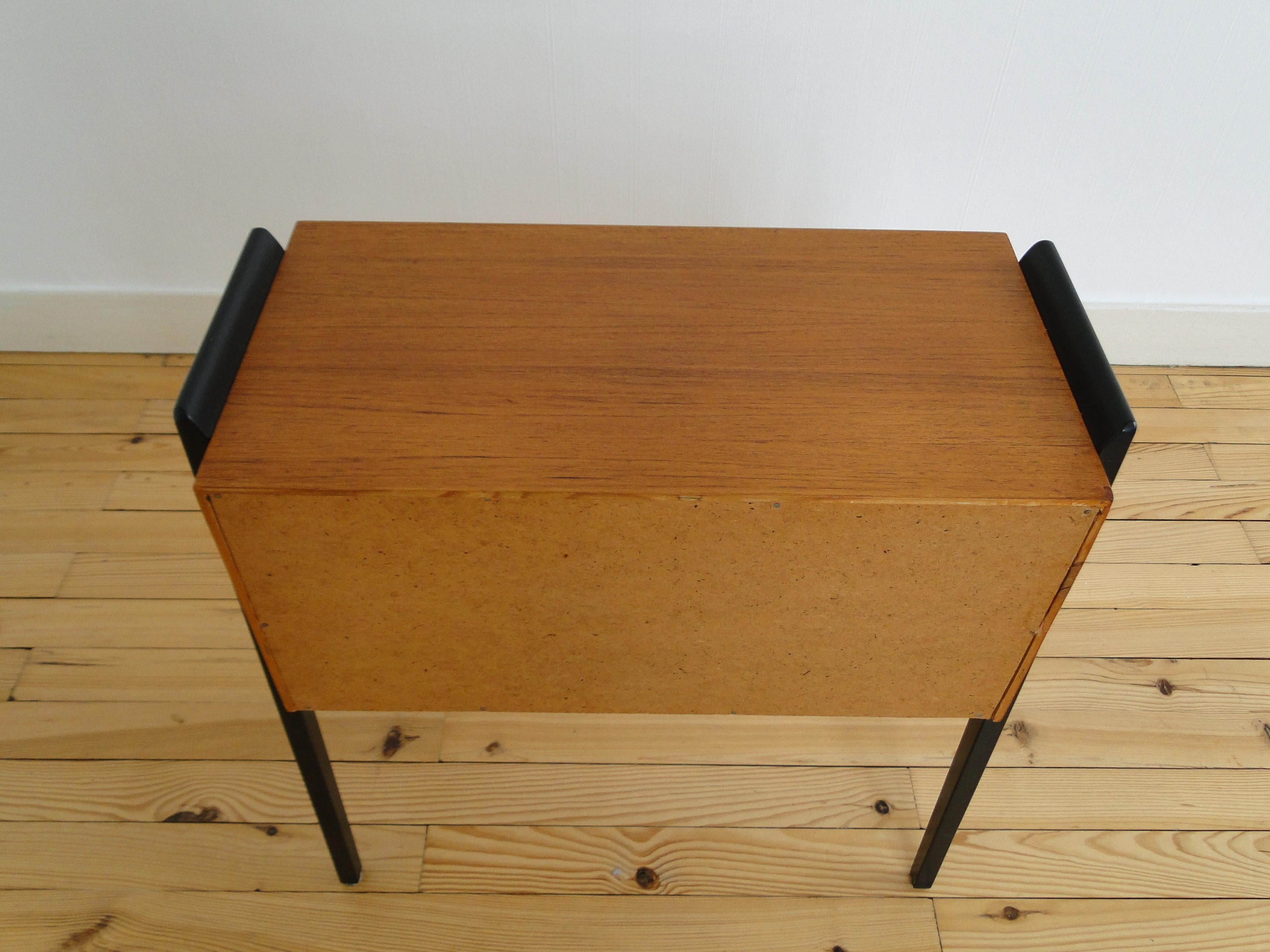 Scandinavian Entrance or Apoint Furniture in Teak Table Side Table Bedside  For Sale 3