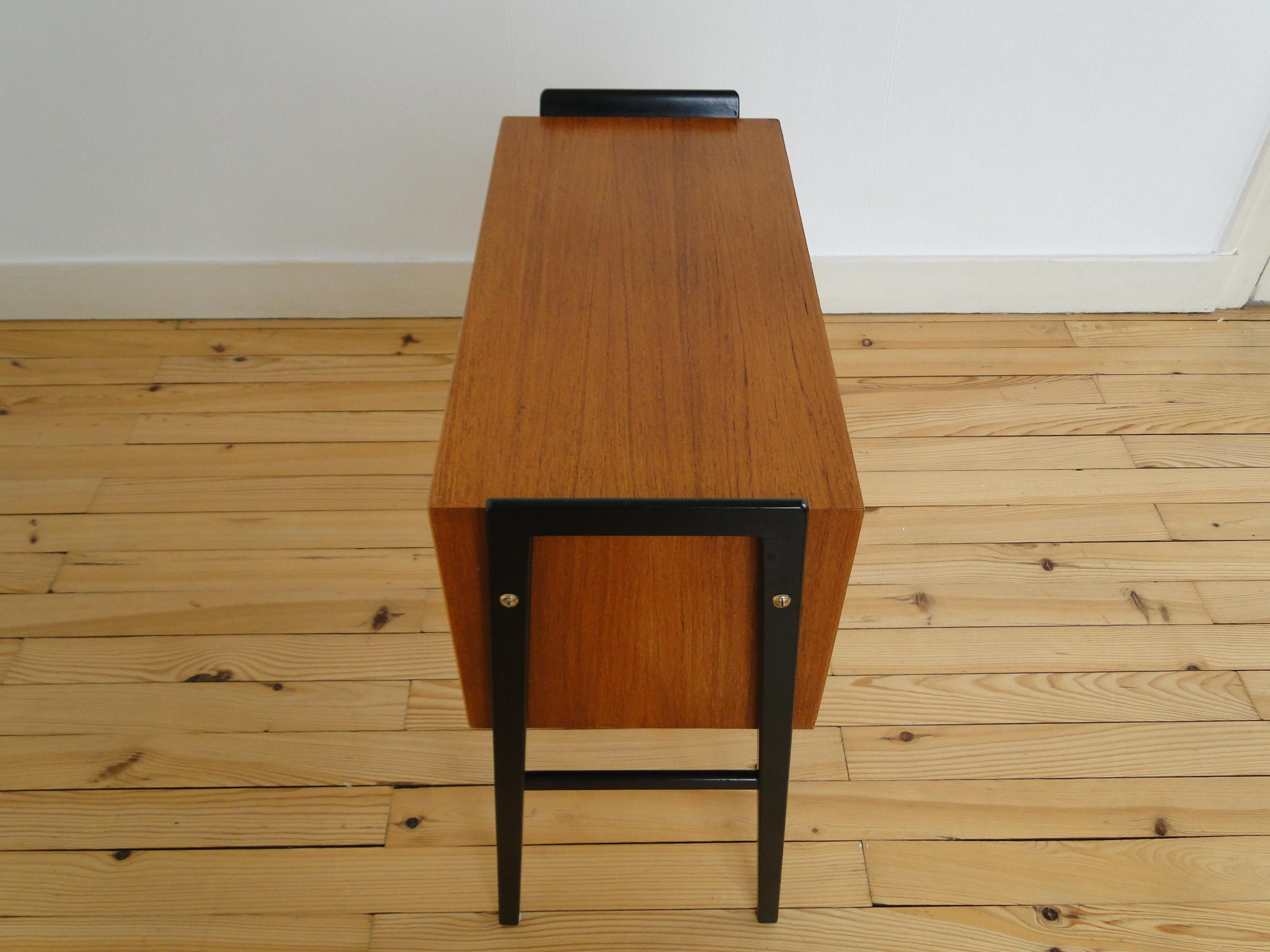 Scandinavian Entrance or Apoint Furniture in Teak Table Side Table Bedside  For Sale 5