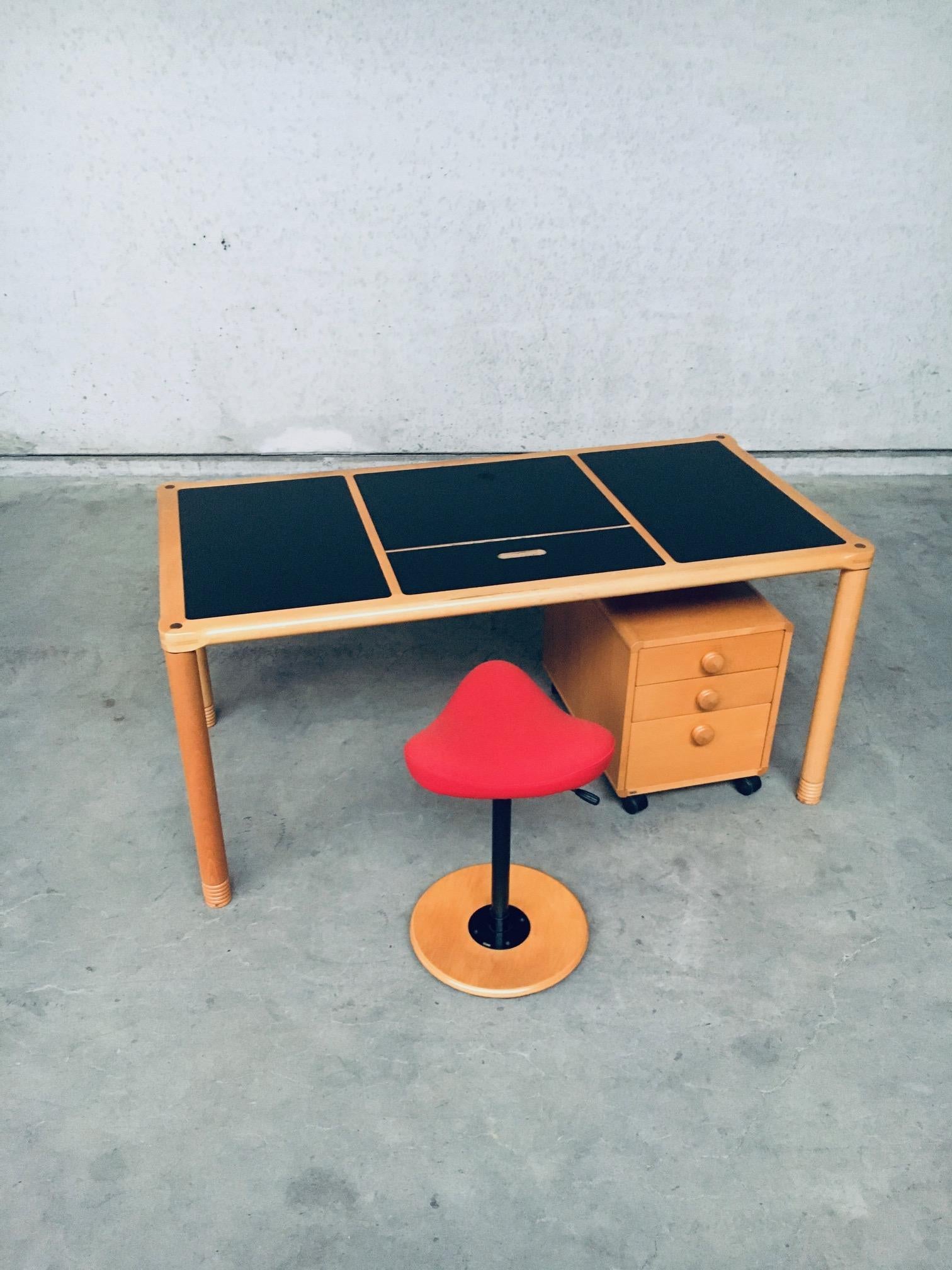Postmoderne Bureau et tabouret scandinave de conception ergonomique, Stokke, années 1980 en vente