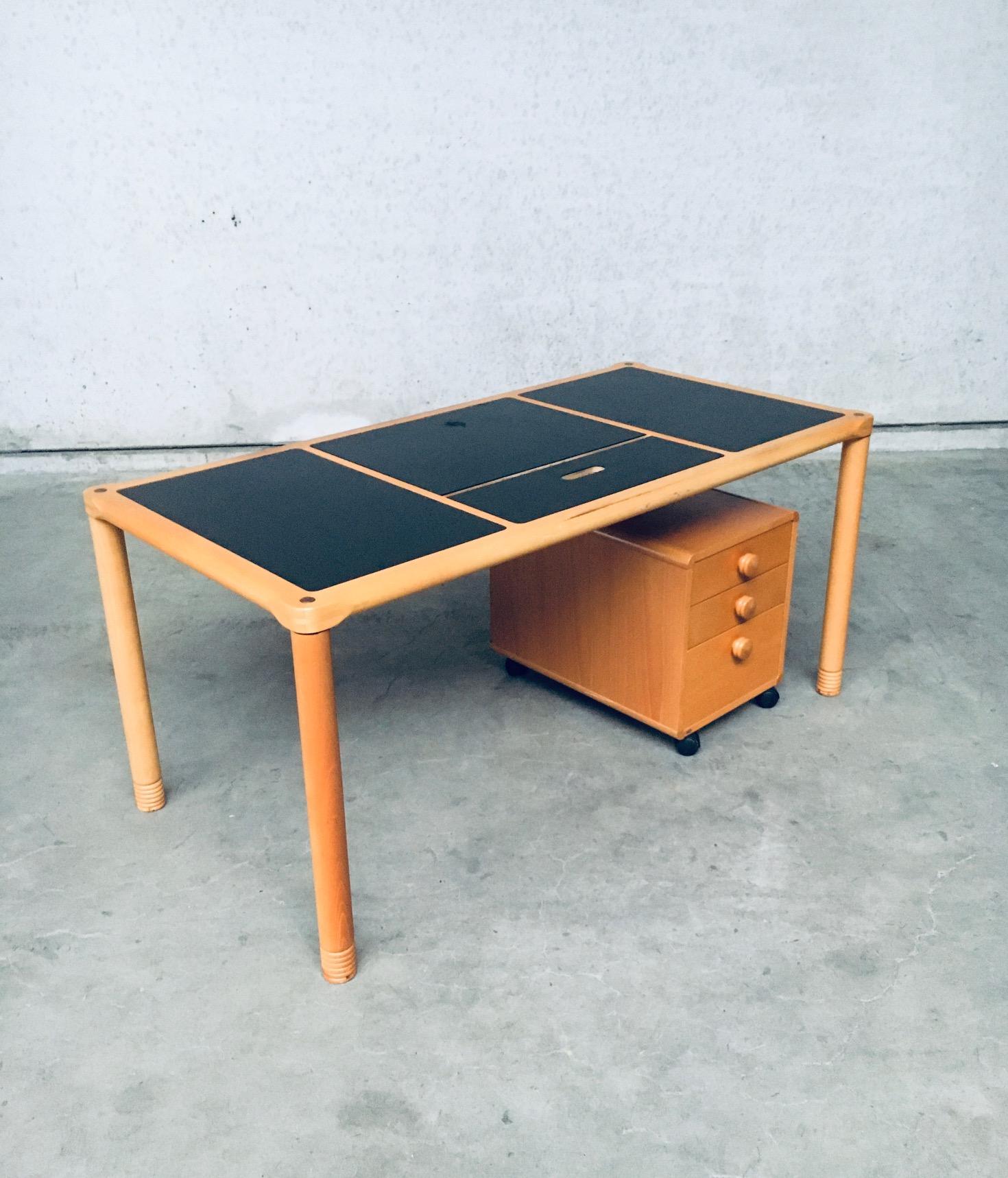 Scandinavian Ergonomic Design Writing Desk and Stool, Stokke, 1980's In Good Condition For Sale In Oud-Turnhout, VAN