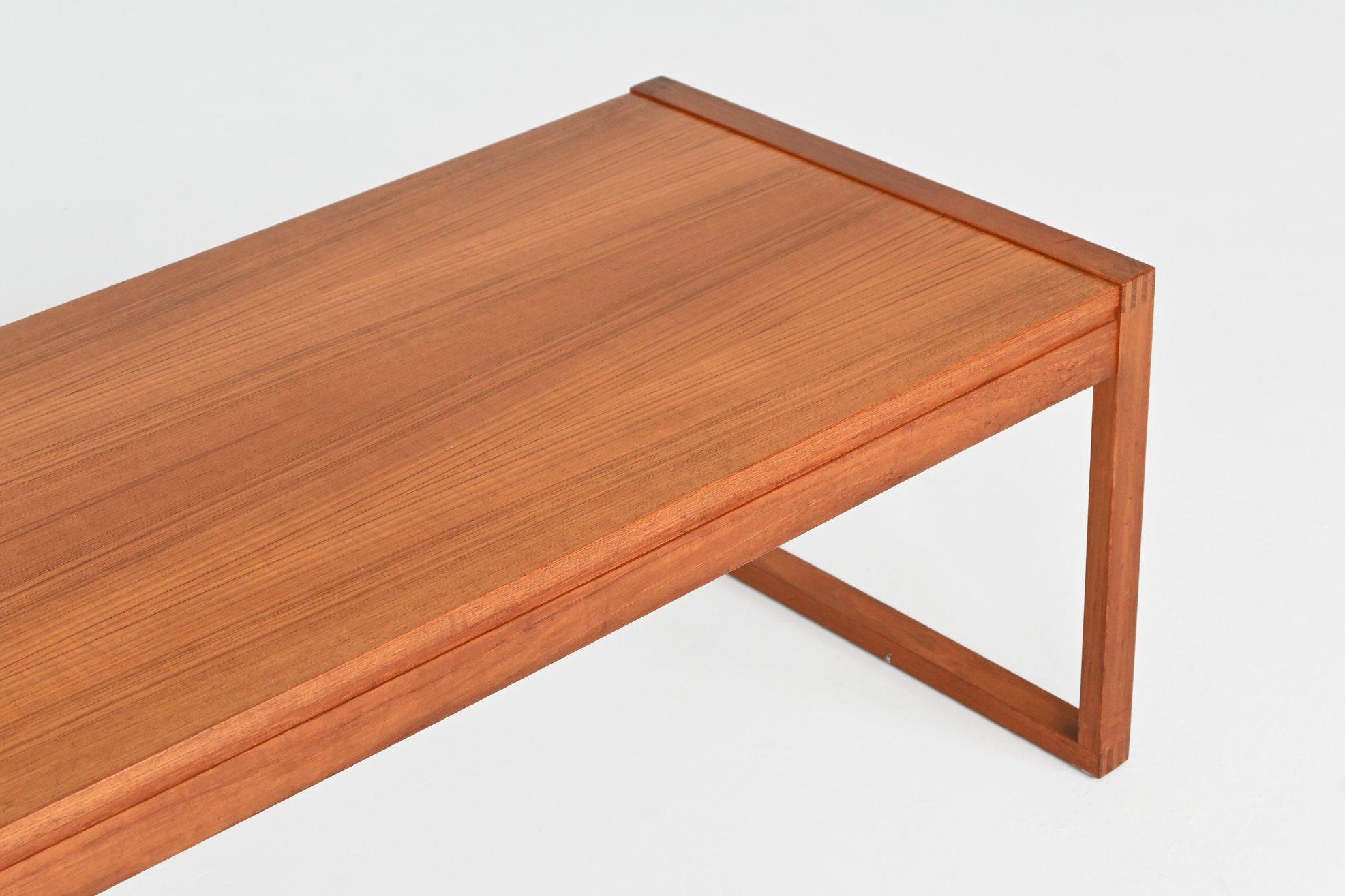 Mid-20th Century Scandinavian extendable coffee table in teak and white Denmark 1960