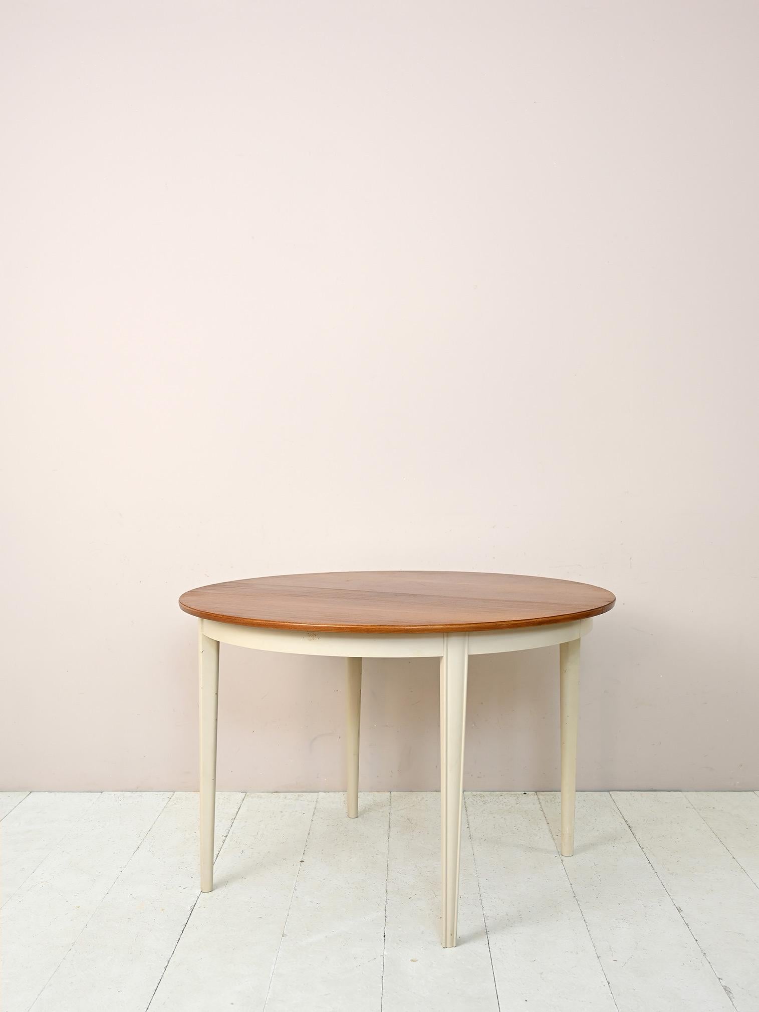 Wood Scandinavian Extendable Dining Table